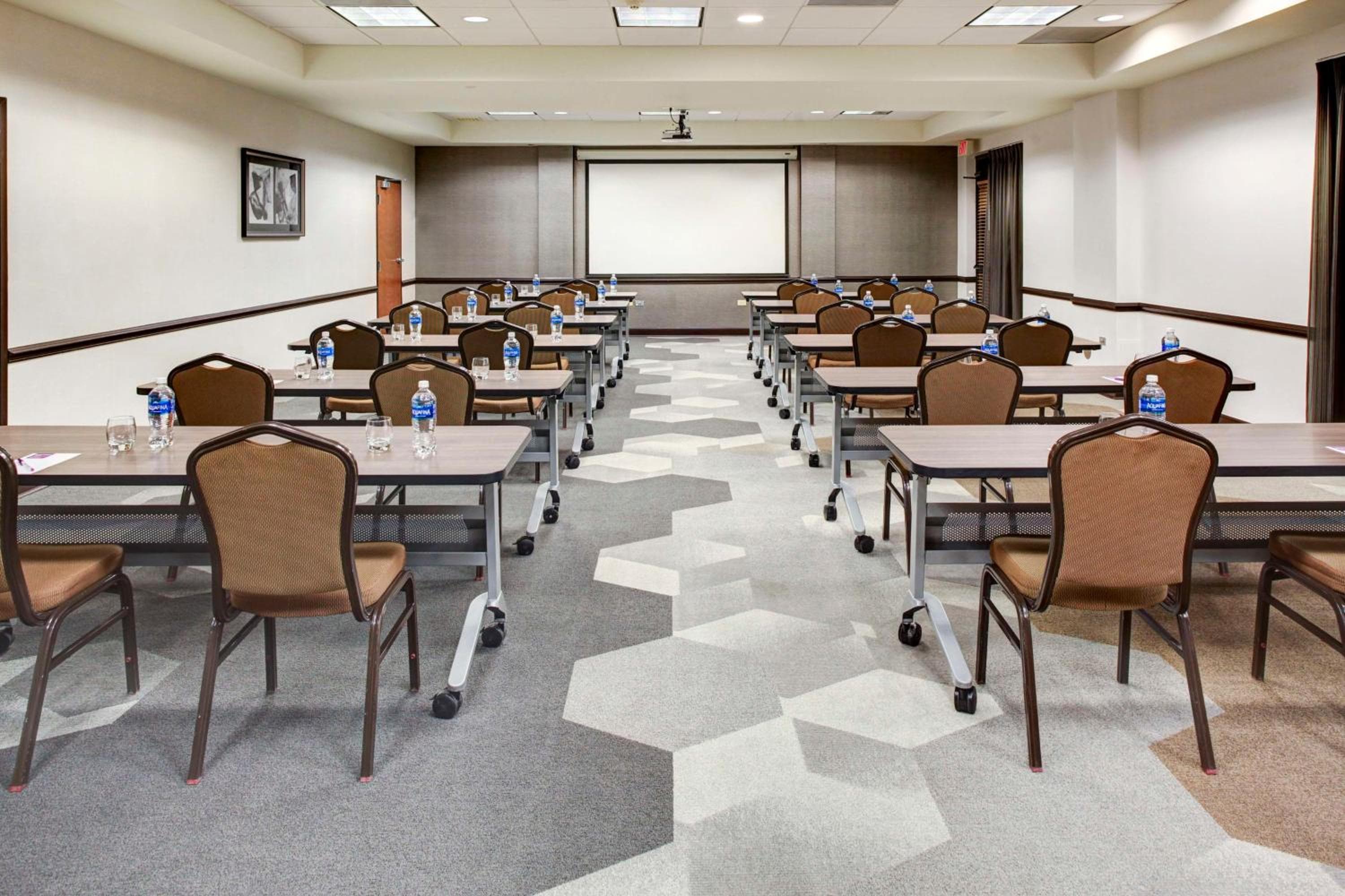 Hyatt Place Tampa-Busch Gardens — 22