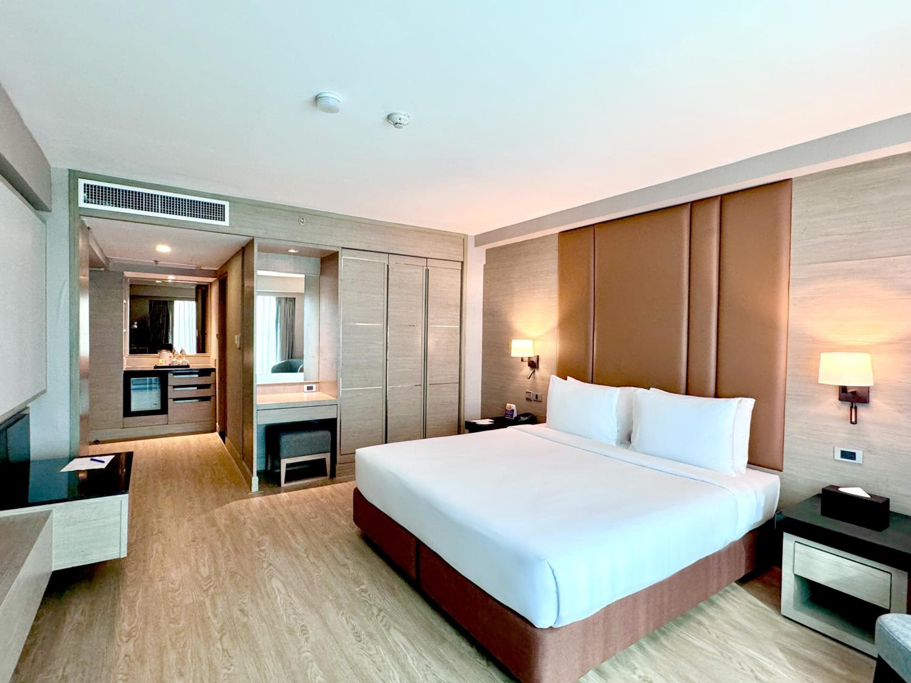 Ramada by Wyndham Bangkok Sukhumvit 11 — 8