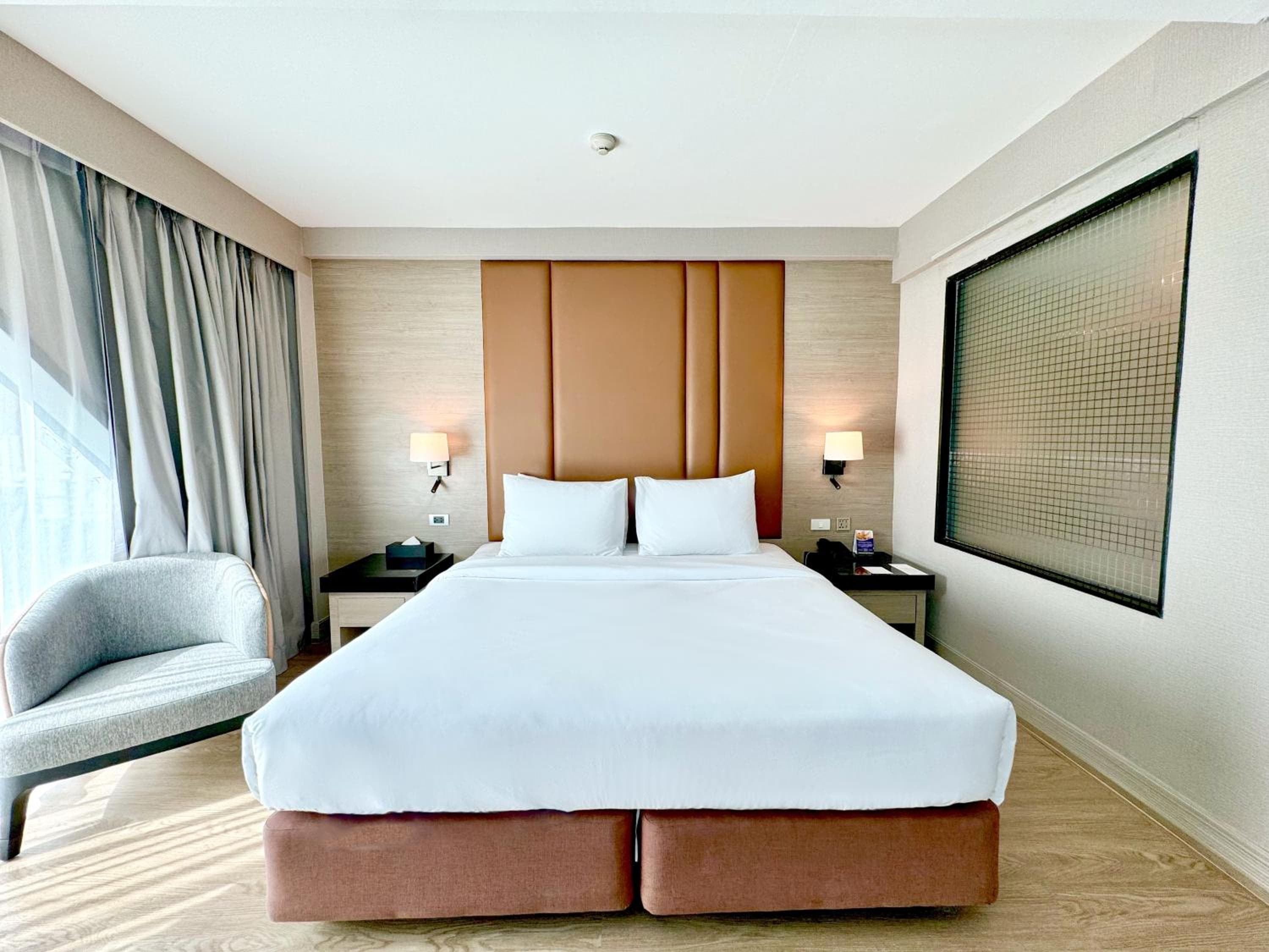 Ramada by Wyndham Bangkok Sukhumvit 11 — 11