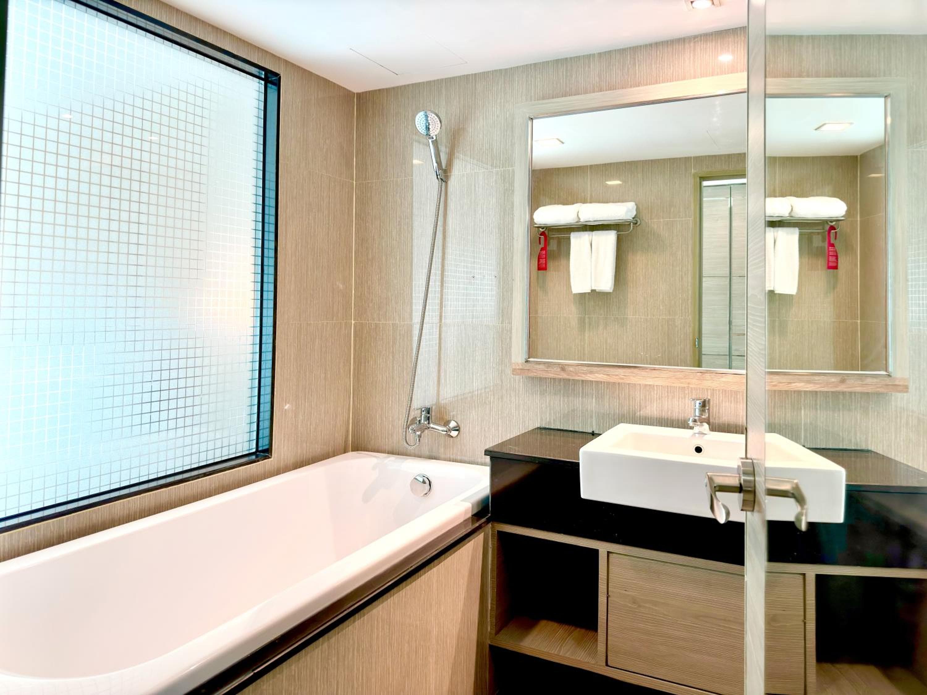 Ramada by Wyndham Bangkok Sukhumvit 11 — 12