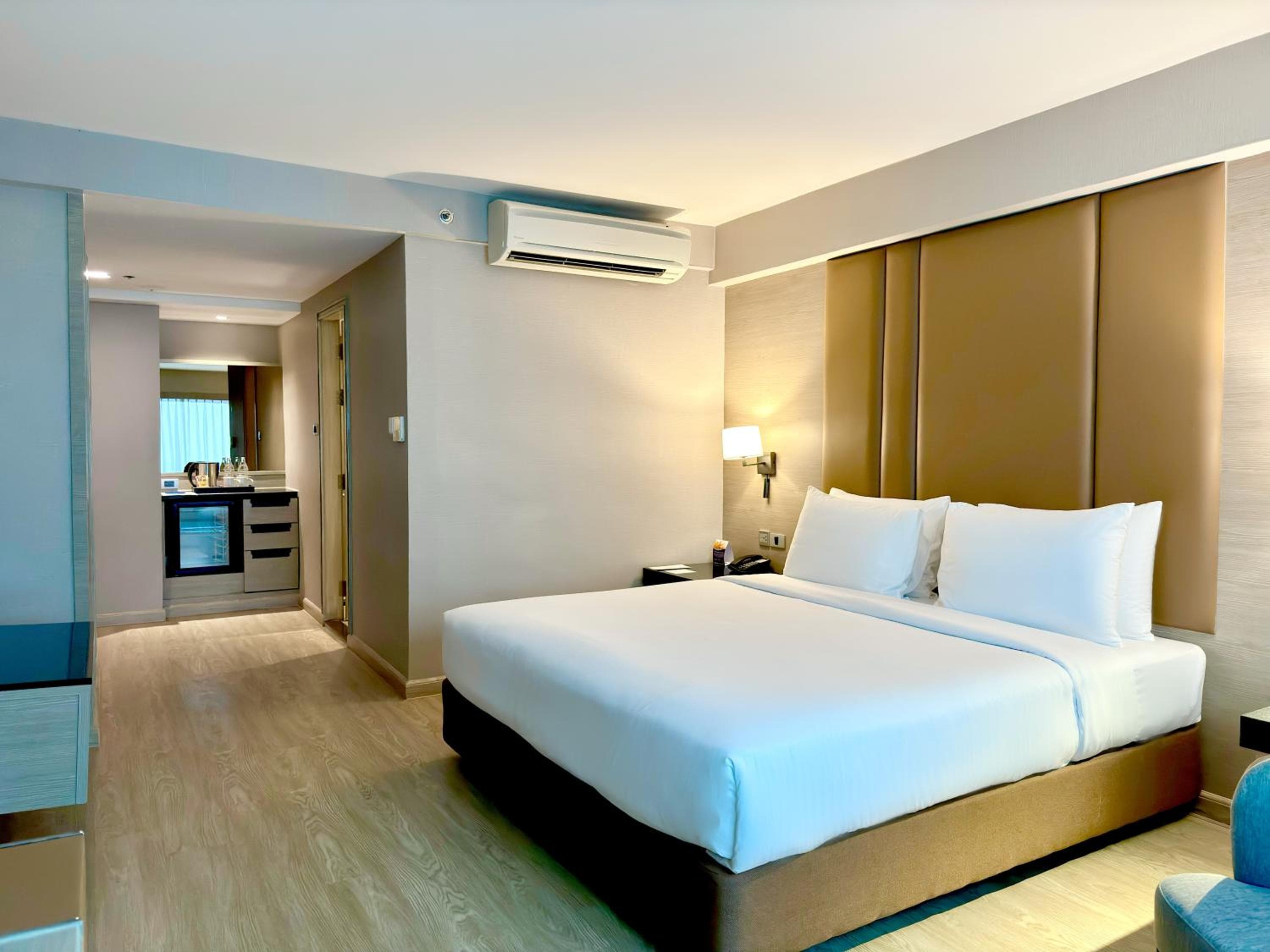 Ramada by Wyndham Bangkok Sukhumvit 11 — 15