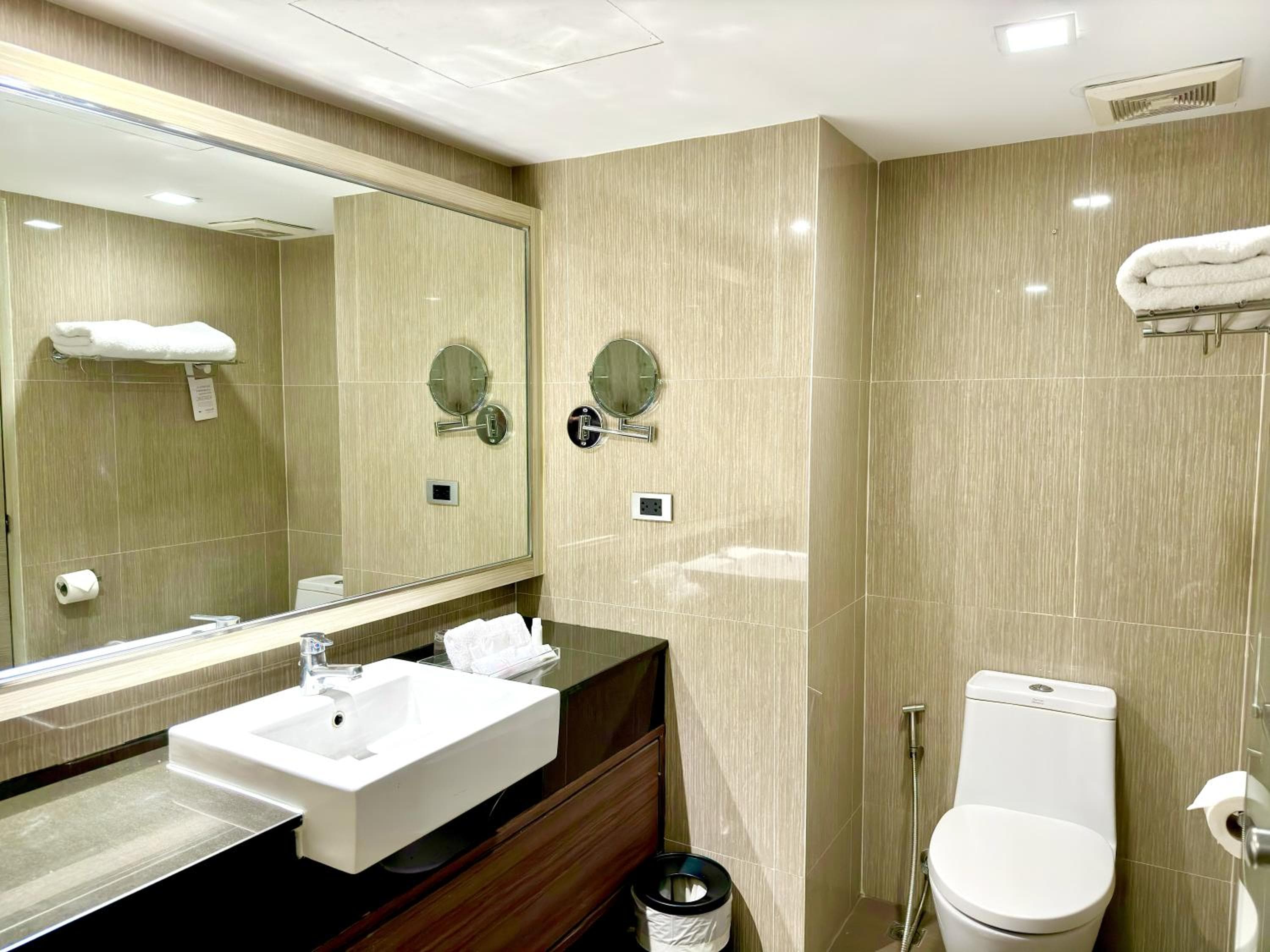 Ramada by Wyndham Bangkok Sukhumvit 11 — 16