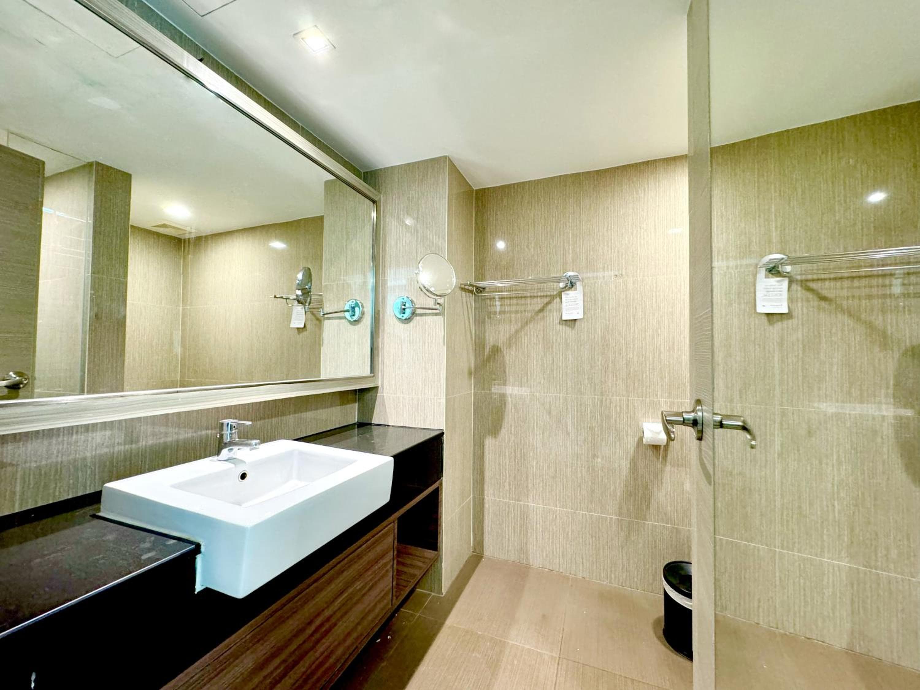 Ramada by Wyndham Bangkok Sukhumvit 11 — 20