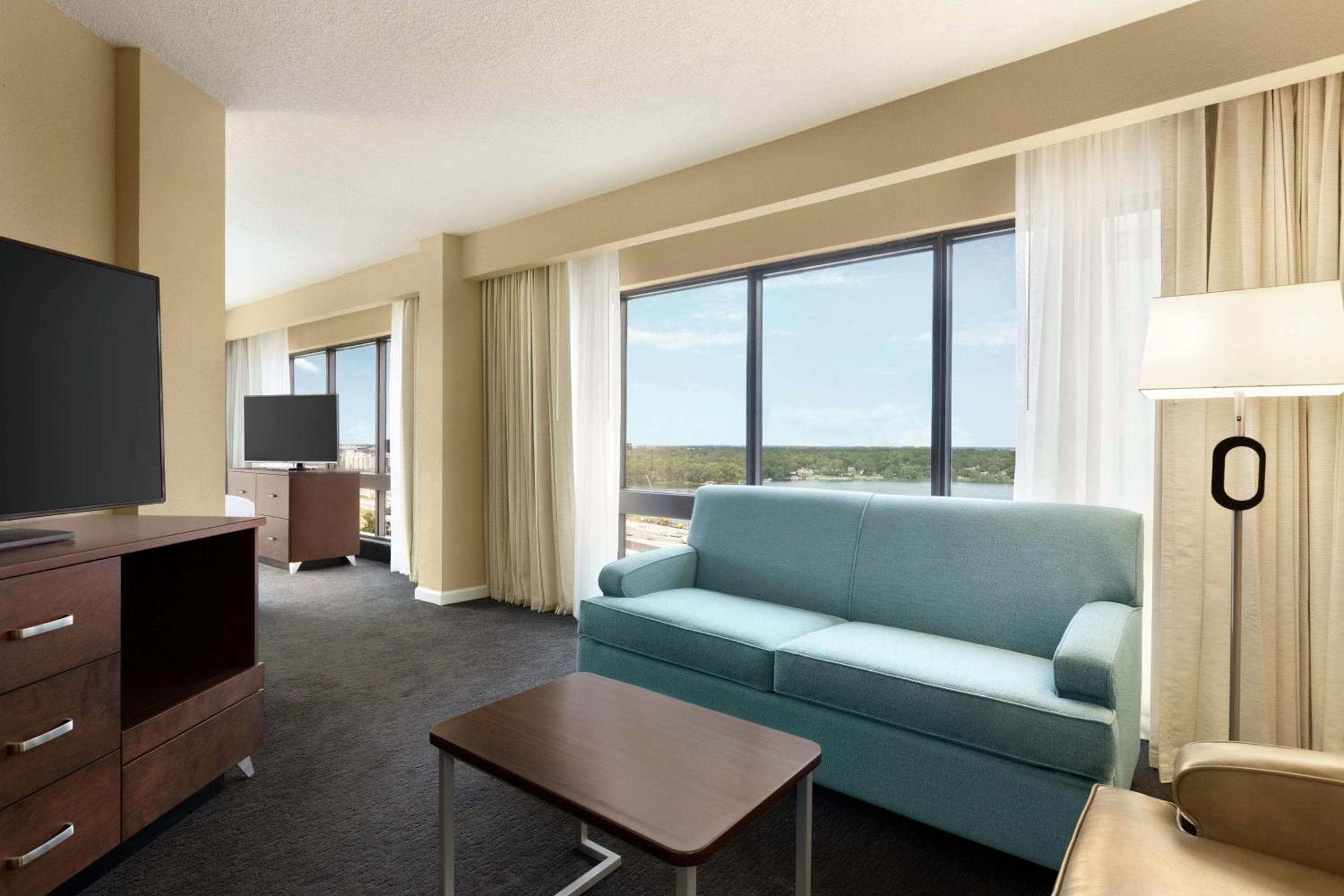DoubleTree by Hilton Orlando Centro — 24
