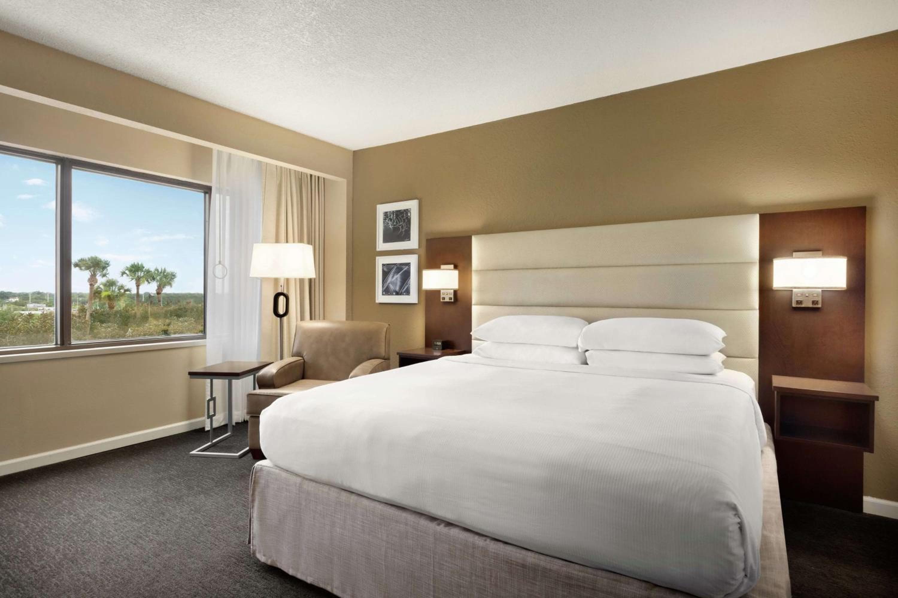 DoubleTree by Hilton Orlando Downtown — 17