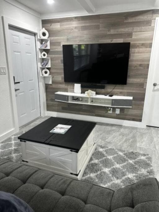 Gemütlich Neu Renoviert in FLL — 10