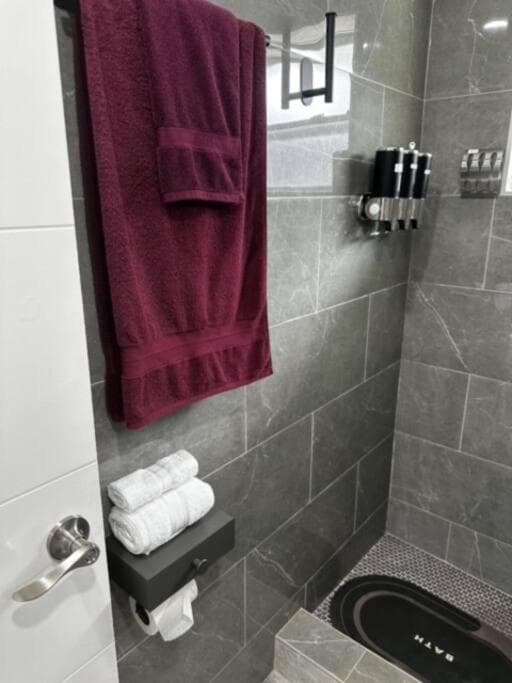 Gemütlich Neu Renoviert in FLL — 25