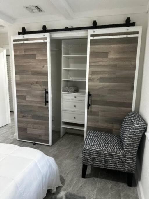 Gemütlich Neu Renoviert in FLL — 16