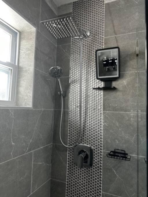 Gemütlich Neu Renoviert in FLL — 3