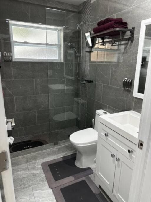 Gemütlich Neu Renoviert in FLL — 11