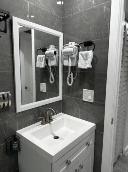 Gemütlich Neu Renoviert in FLL — 8
