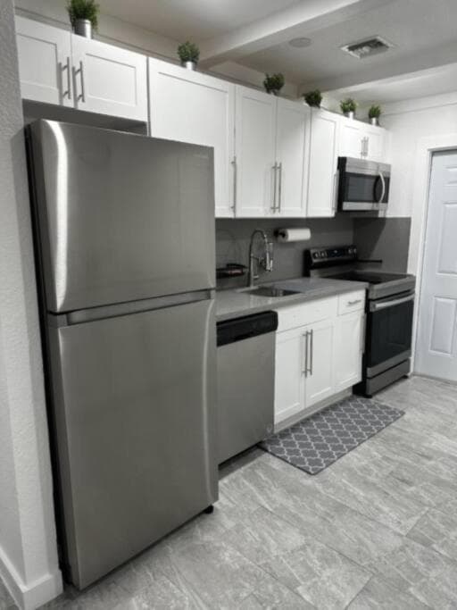 Gemütlich Neu Renoviert in FLL — 9