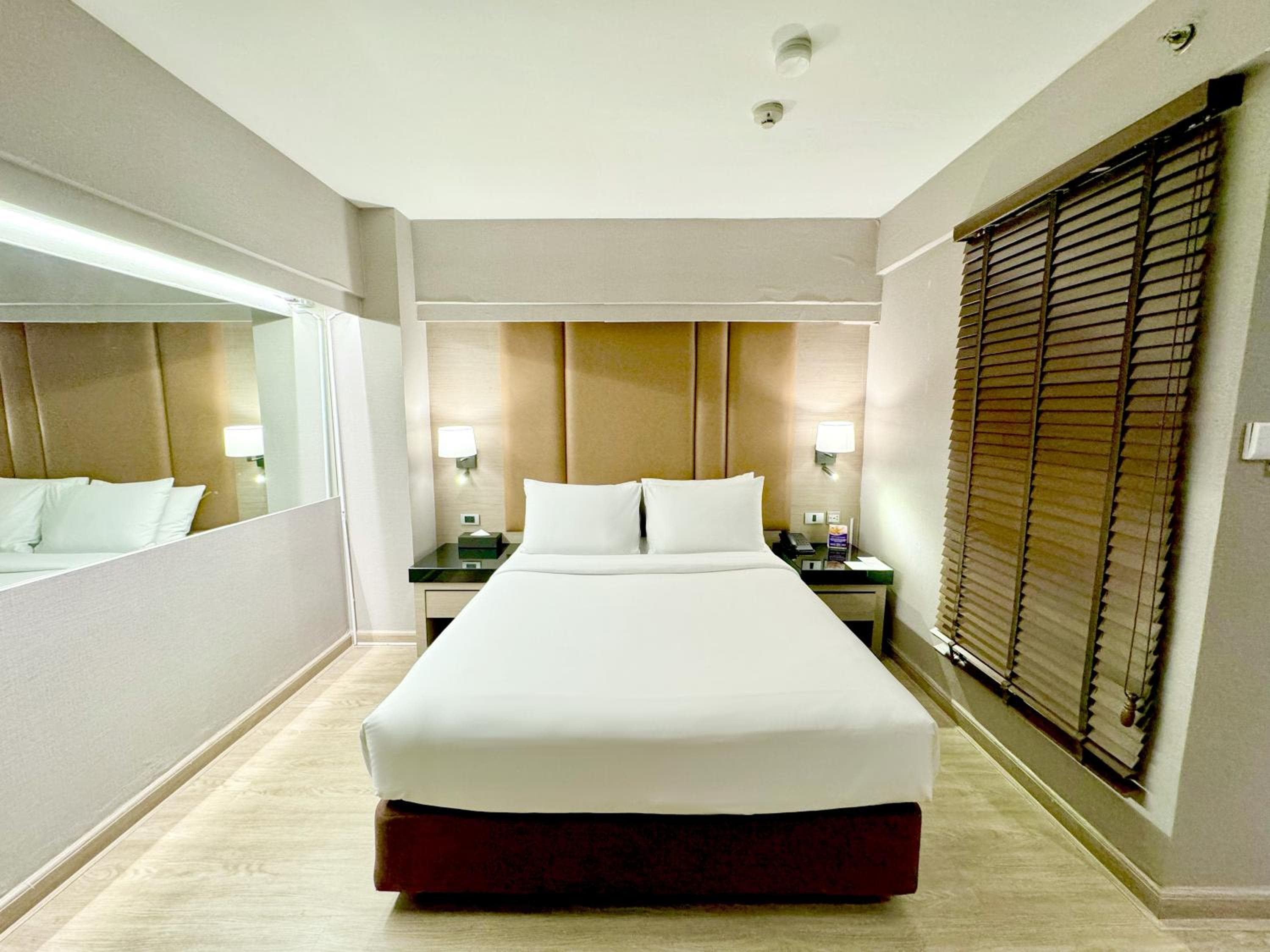 Ramada by Wyndham Bangkok Sukhumvit 11 — 26