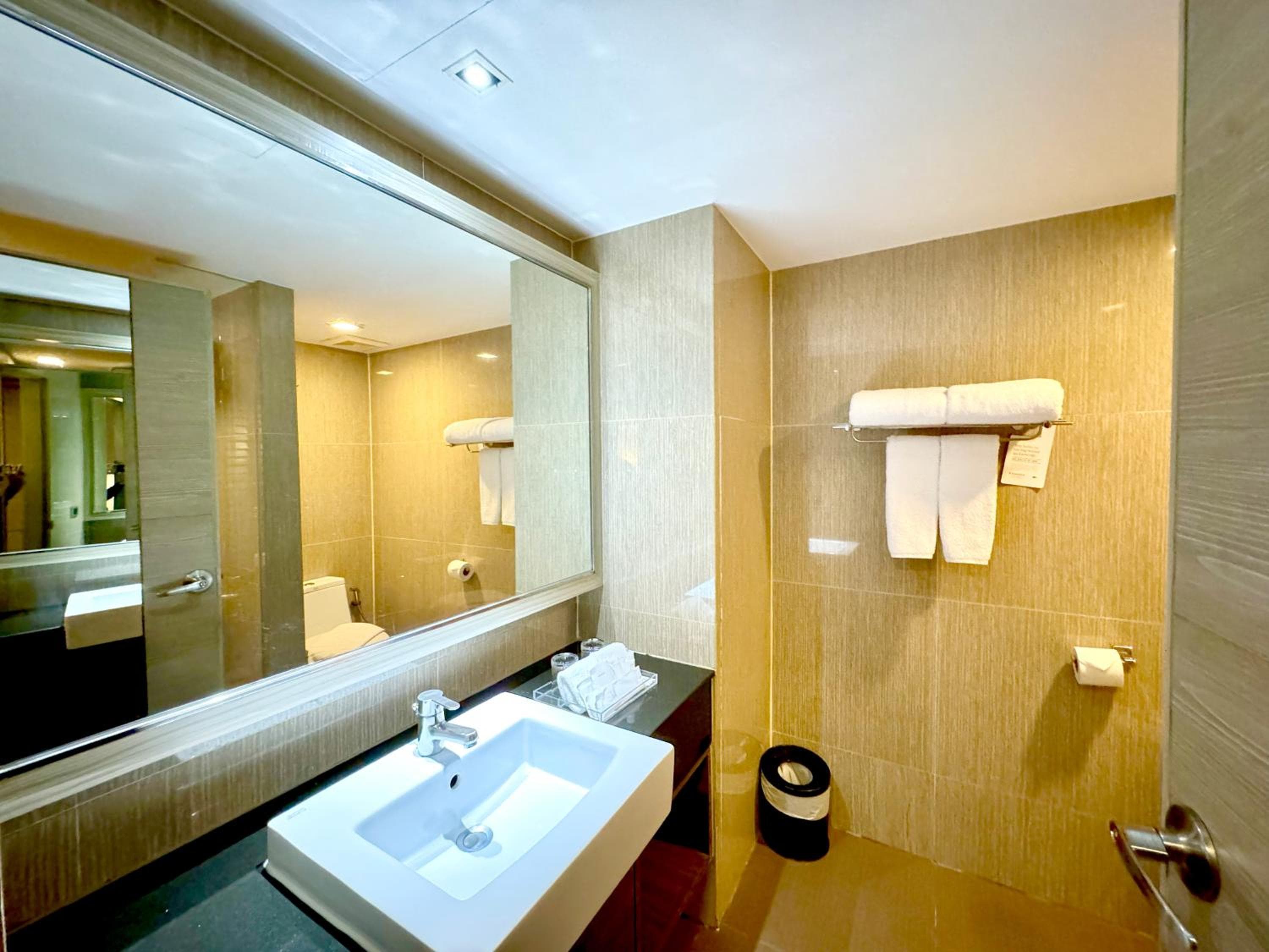 Ramada by Wyndham Bangkok Sukhumvit 11 — 30