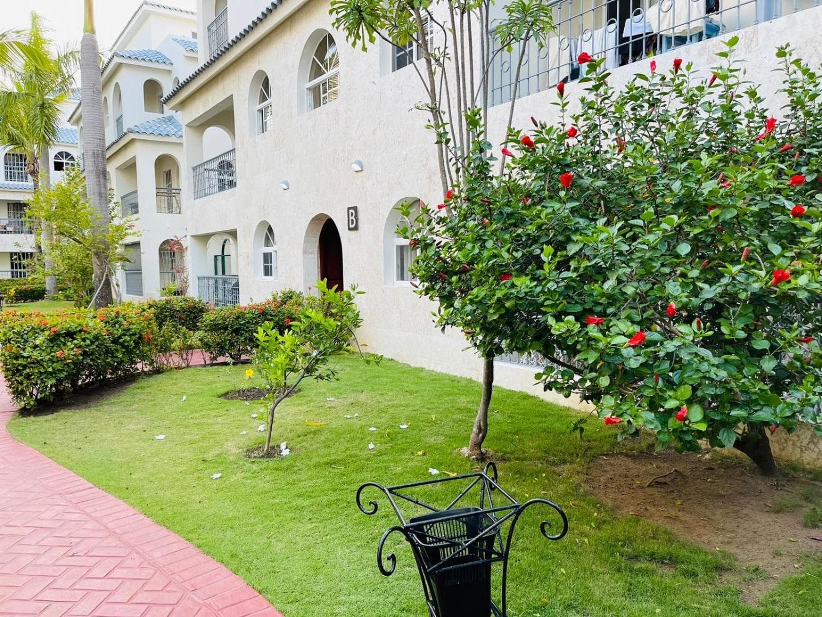 paradise close to the beach pool free parking,wifi- punta cana — 24