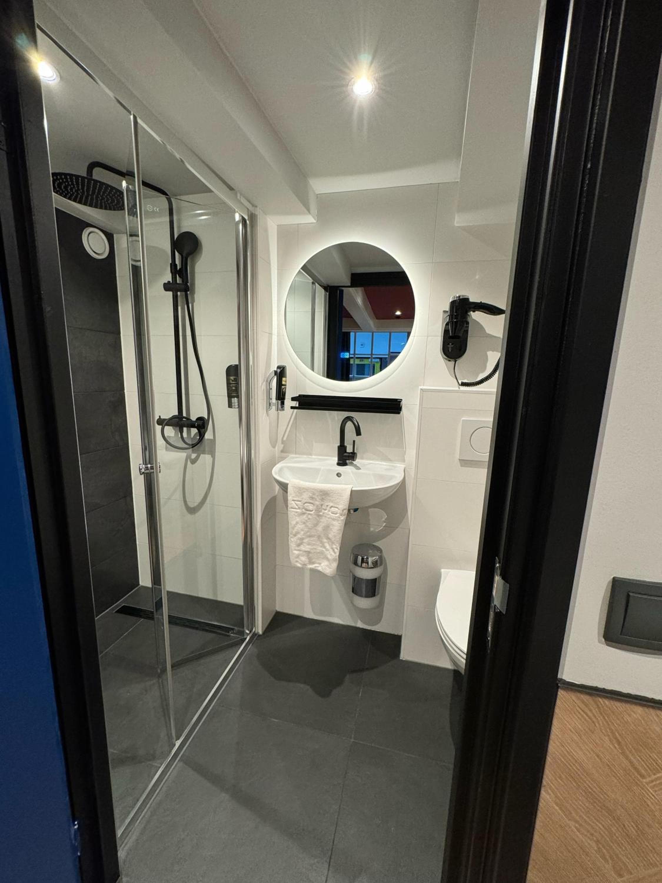 Heart of Amsterdam Hostel — 13
