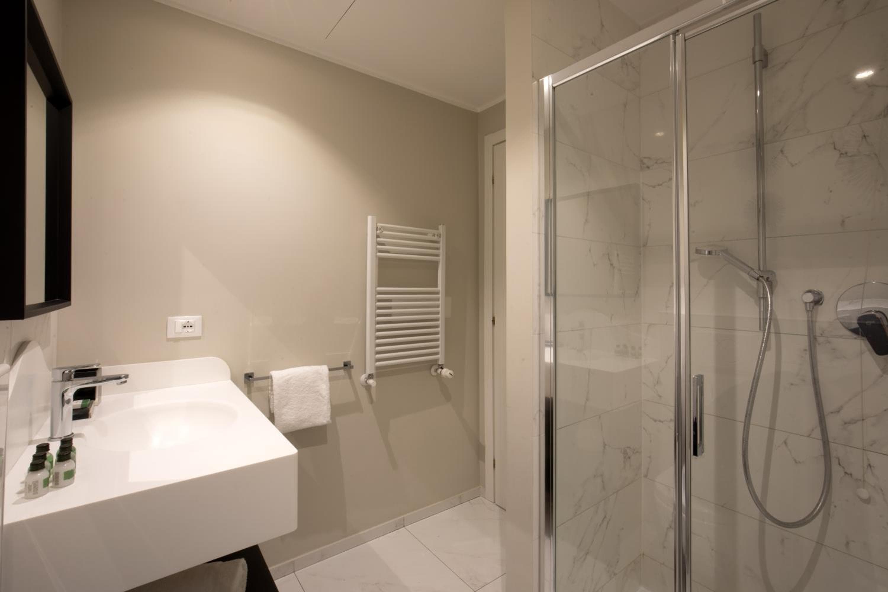 Daplace - Corso Monforte Suites — 16