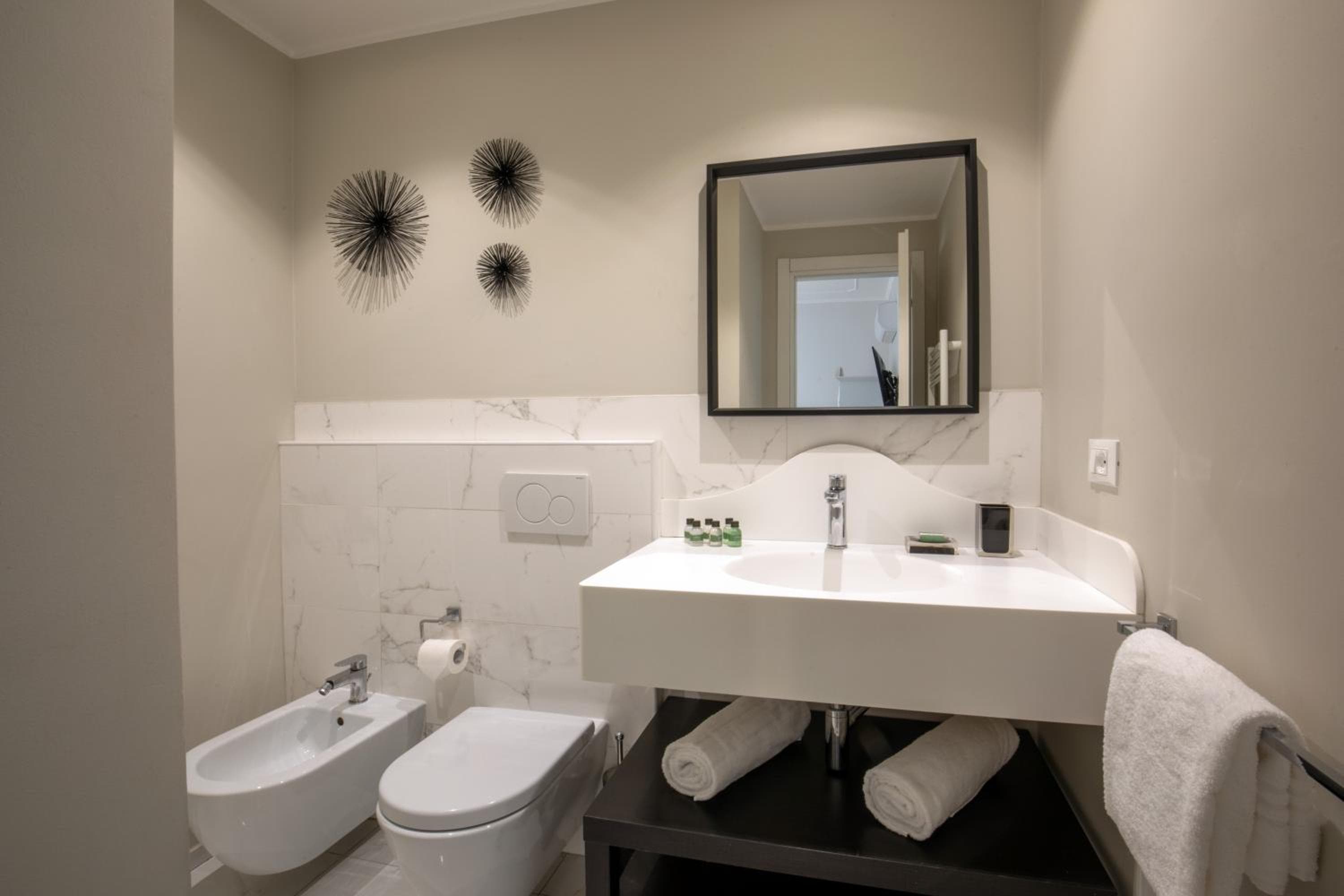Daplace - Corso Monforte Suites — 12