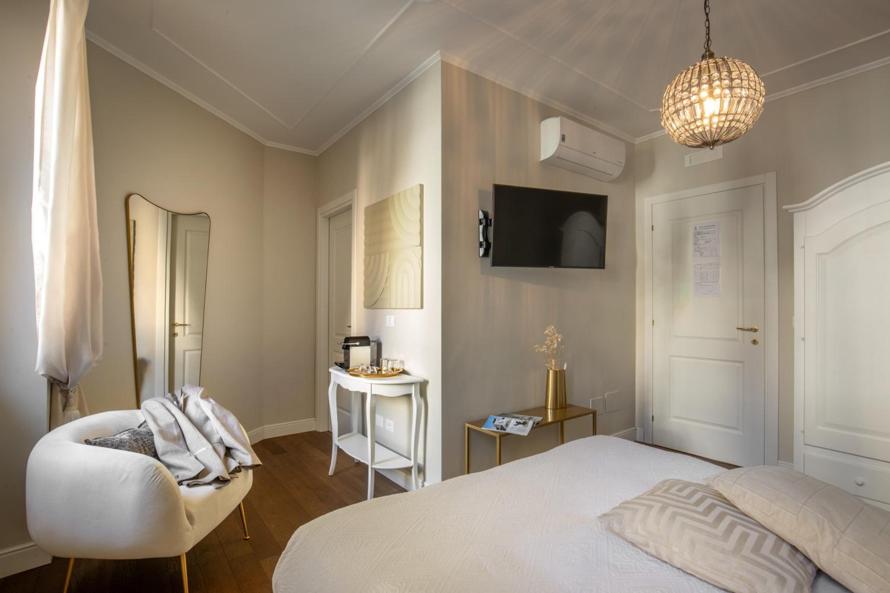 Daplace - Corso Monforte Suites — 30