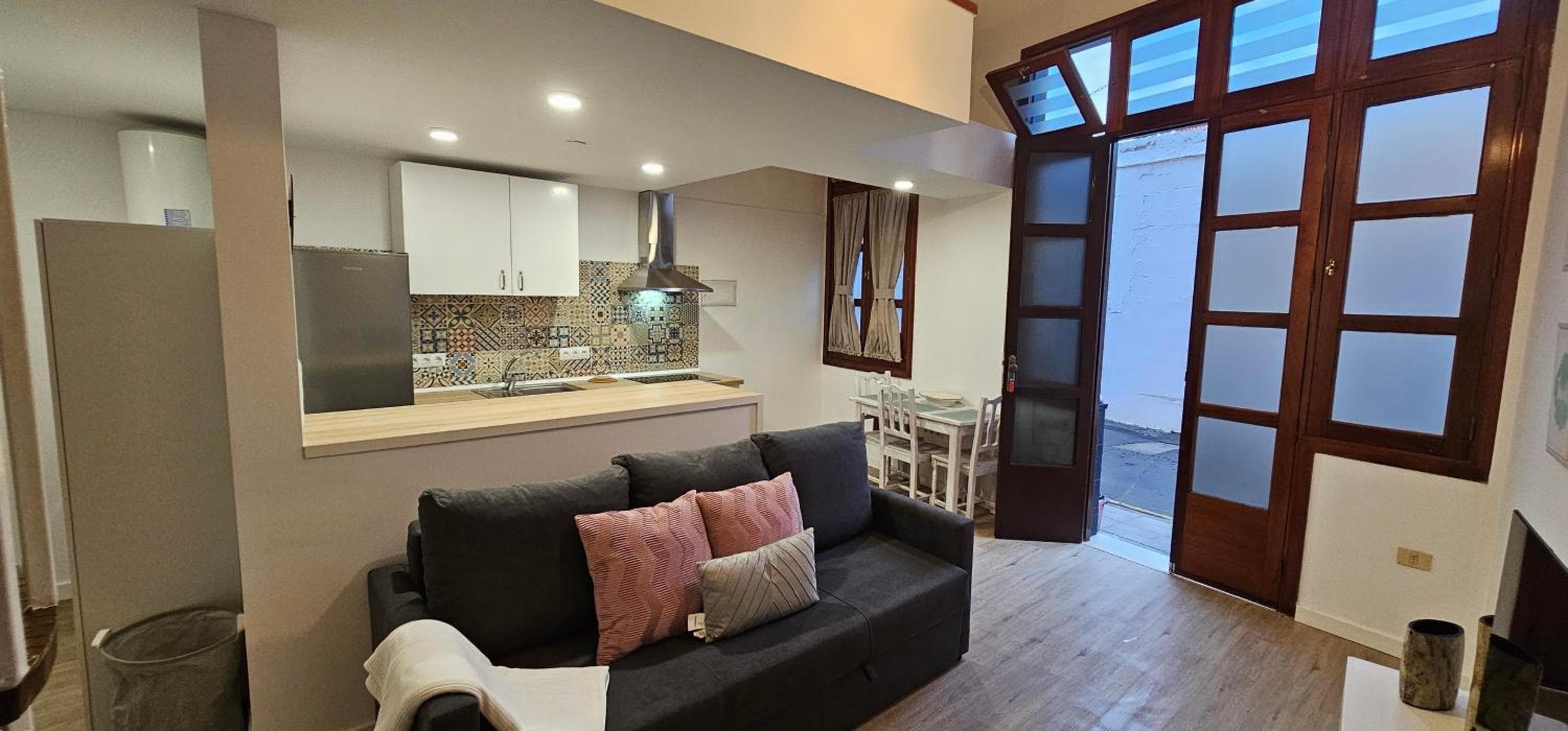 APARTMENT IN THE CENTER OF THE OLD TOWN. — 2