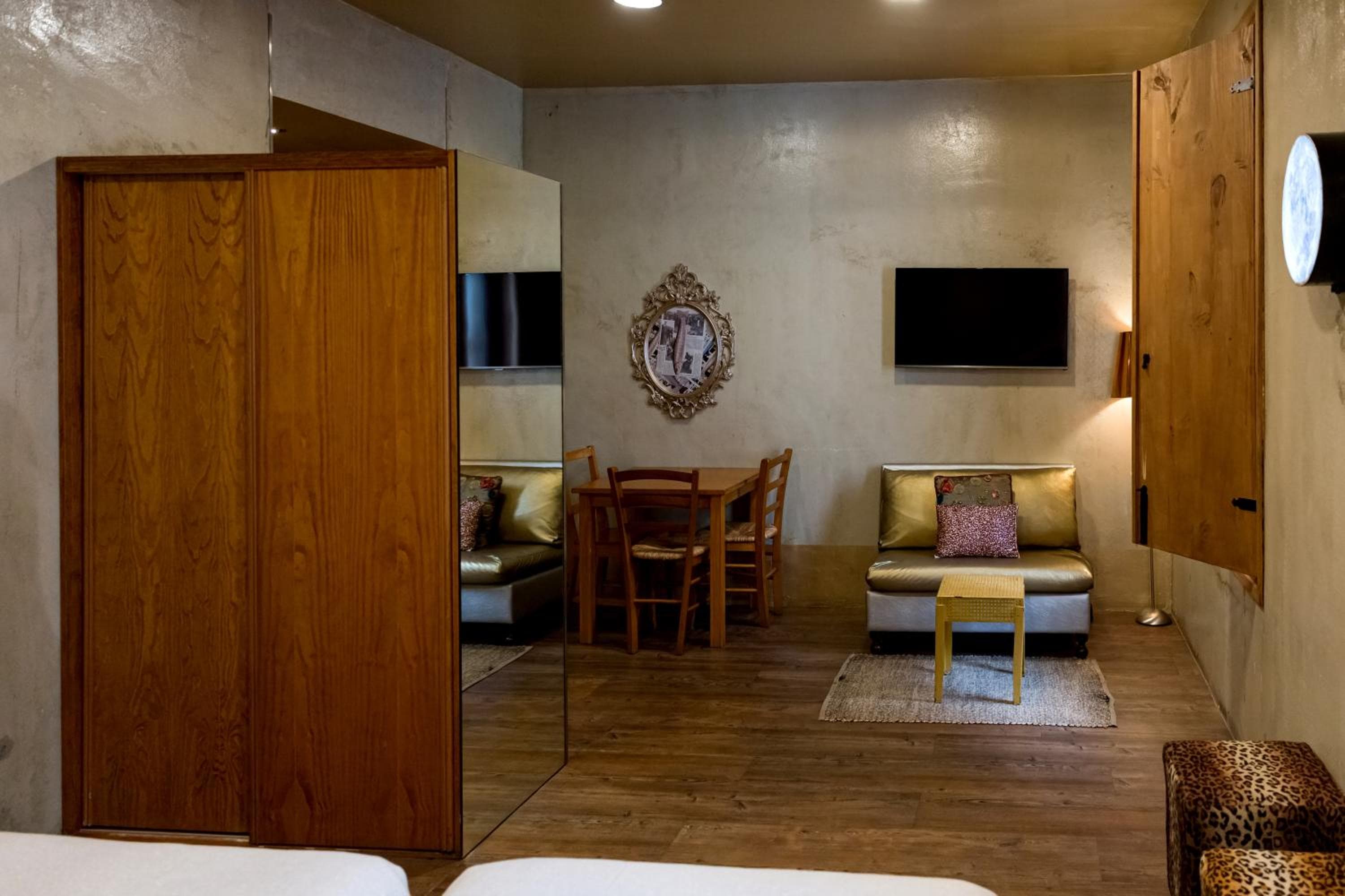 Lisbon Art Stay Hotel & Apartments — 5