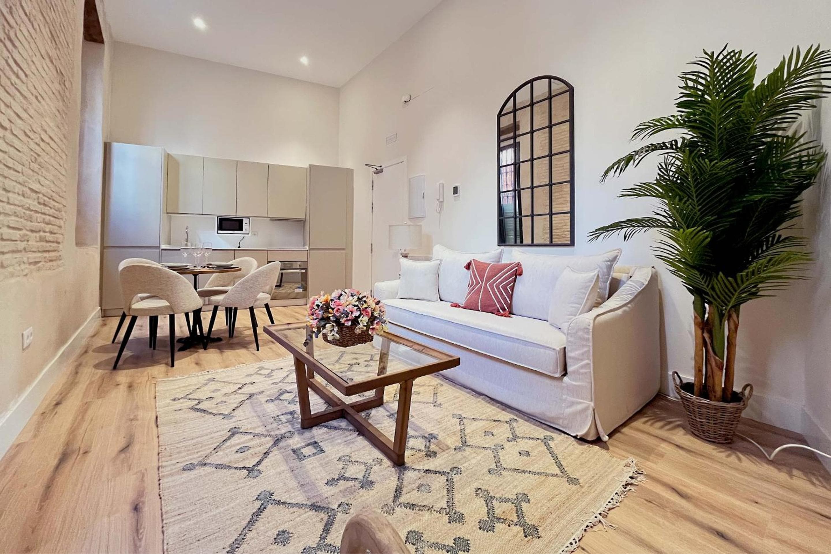 Genteel Home Rodrigo Caro — 1