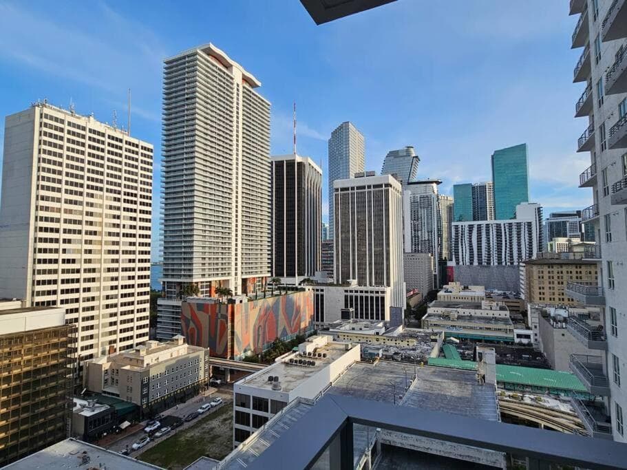 Downtown Miami Elegance. 17th Floor YotelPad — 11