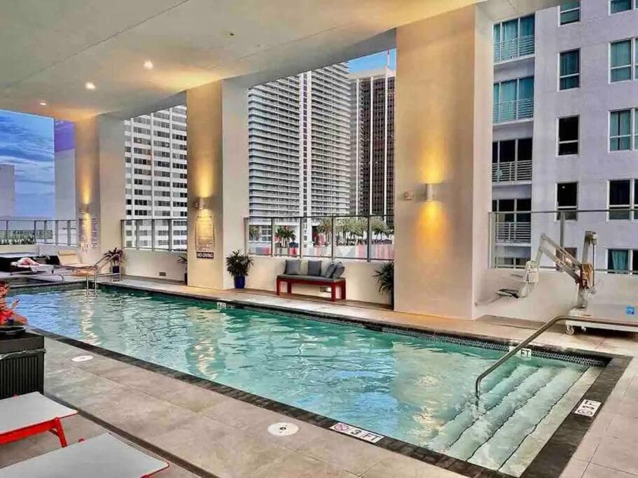 Downtown Miami Elegance. 17th Floor YotelPad — 5