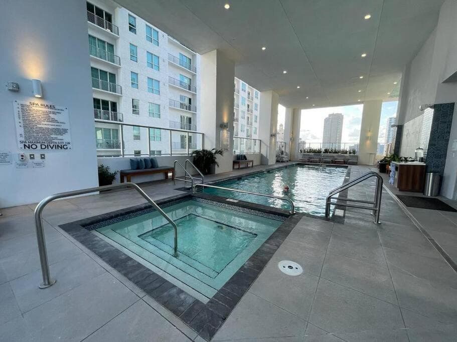 Downtown Miami Elegance. 17th Floor YotelPad — 3