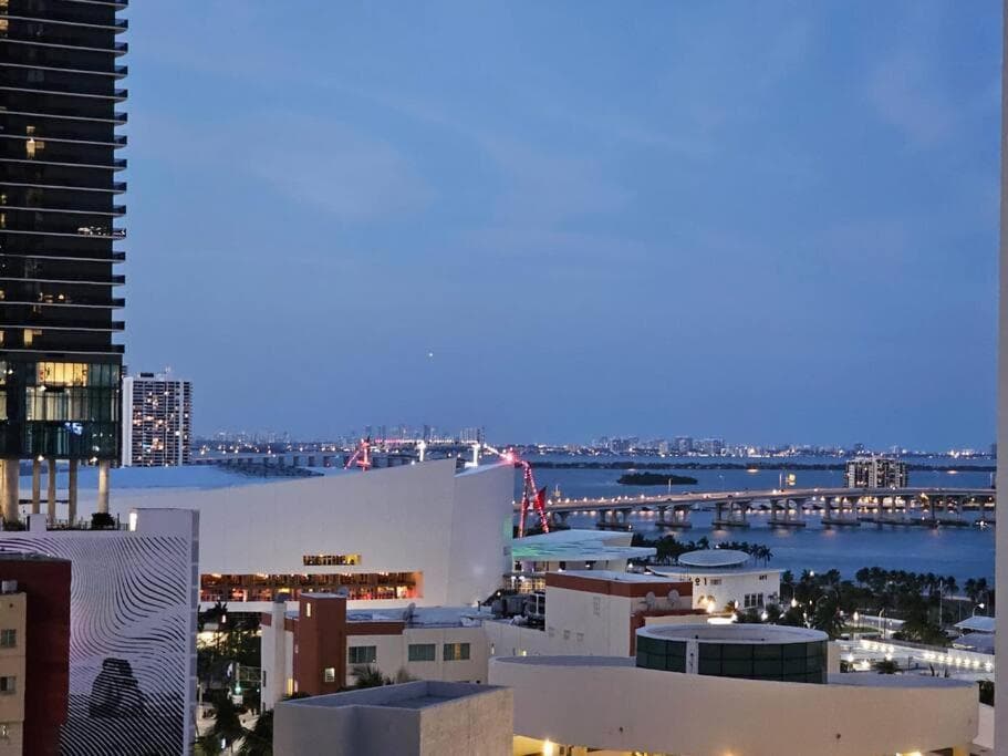 Downtown Miami Elegance. 17th Floor YotelPad — 24