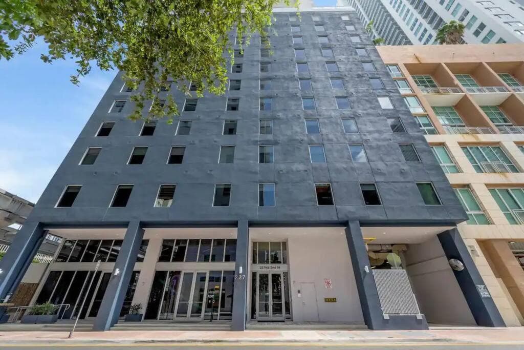 Downtown Miami Elegance. 17th Floor YotelPad — 29