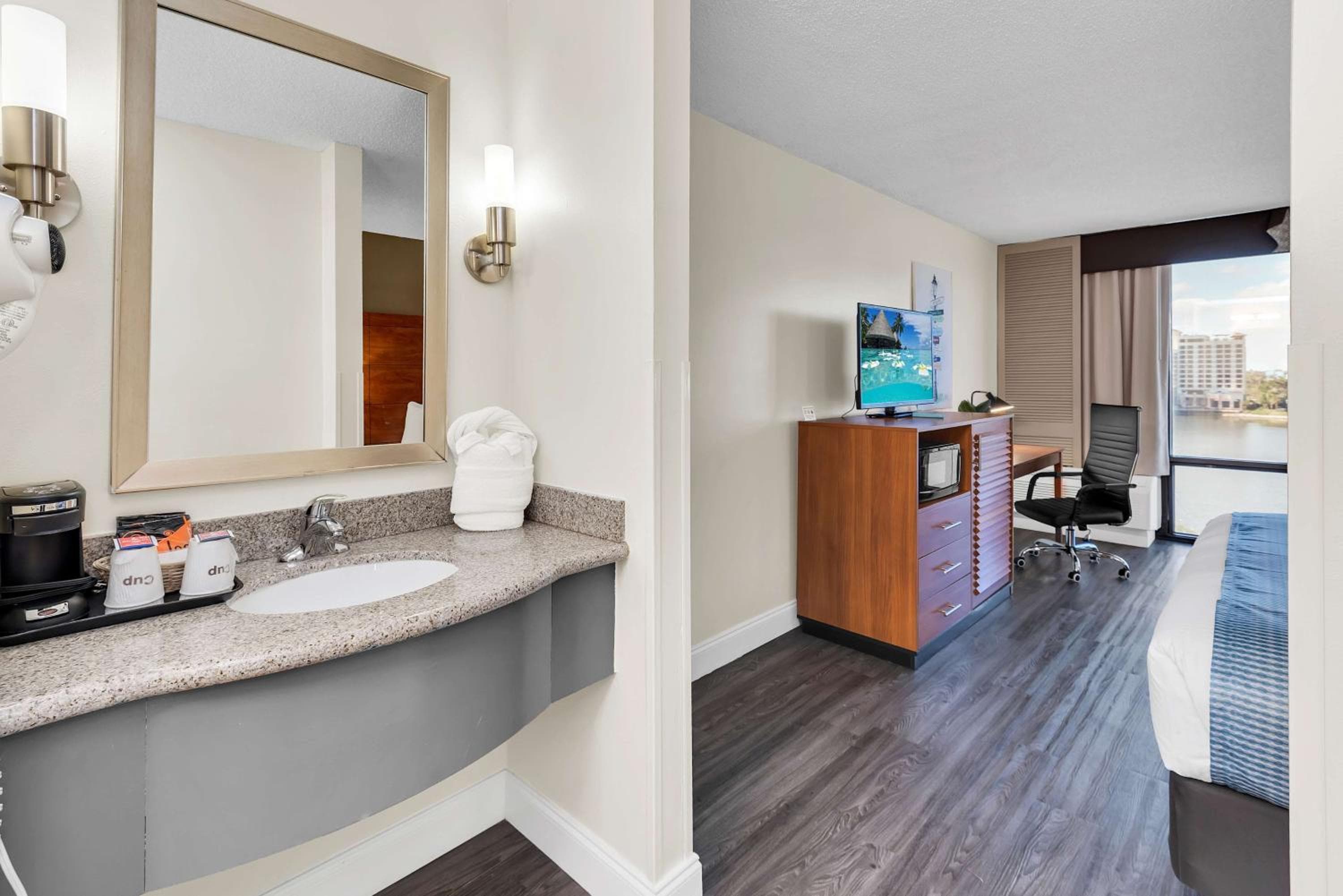Best Western Orlando Gateway Hotel — 15