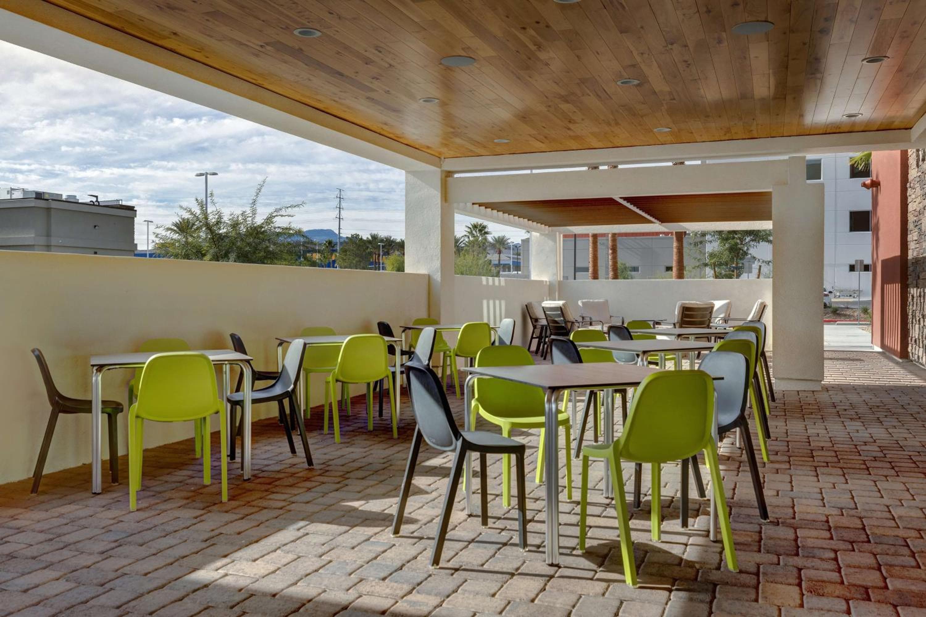 Home2 Suites By Hilton Las Vegas Southwest I-215 Curve — 10