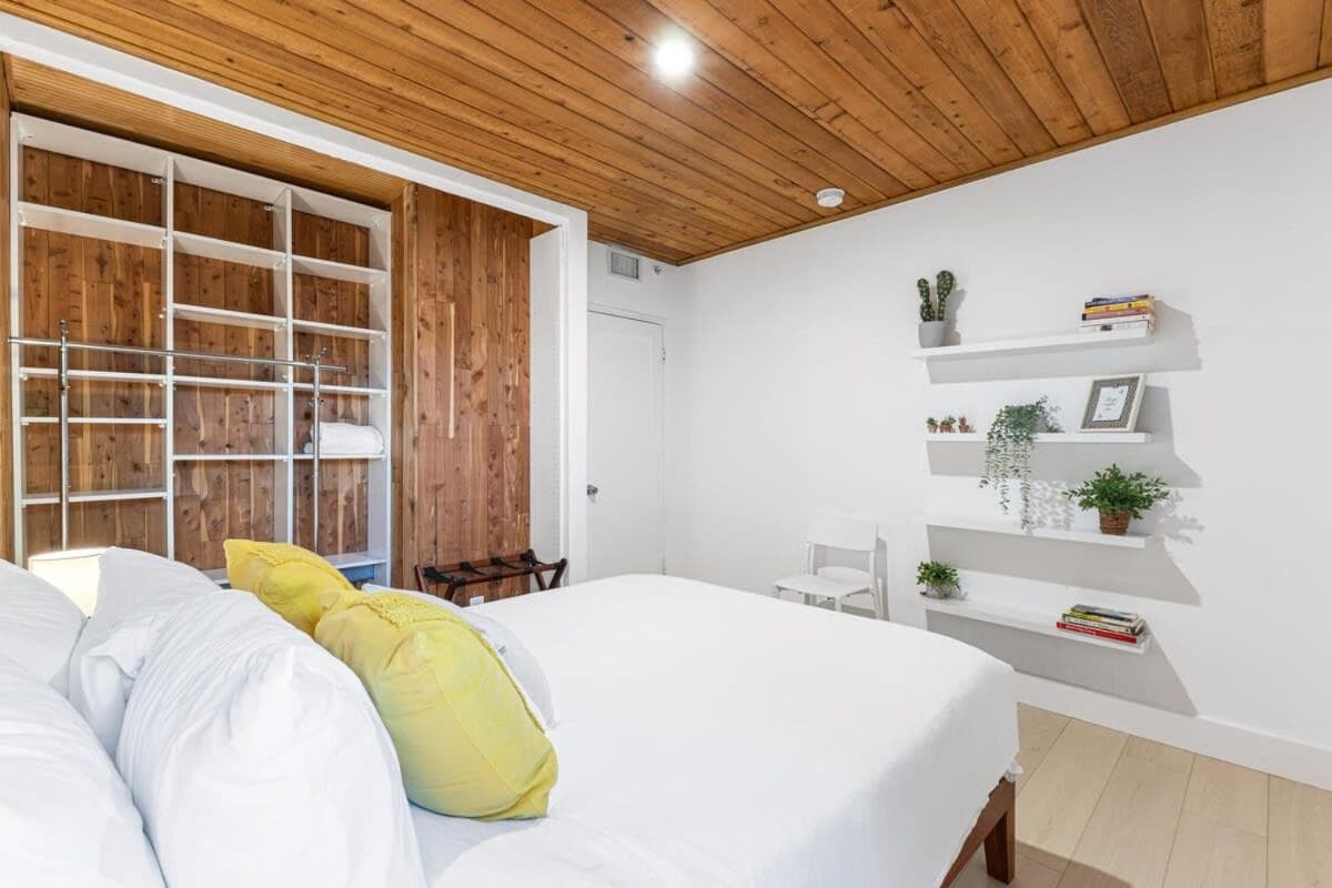 Welcoming Airbnb Walkig distance to Las Olas Blvd — 29