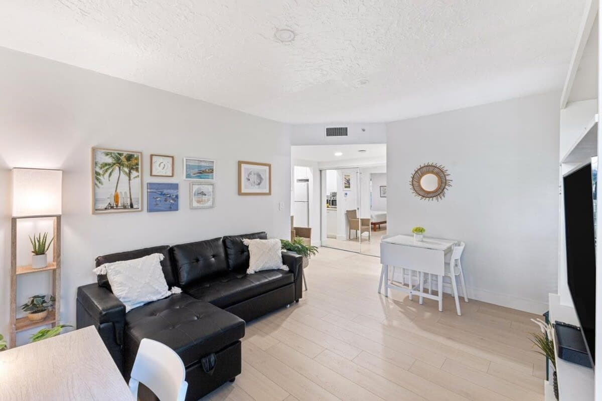 Welcoming Airbnb Walkig distance to Las Olas Blvd — 10