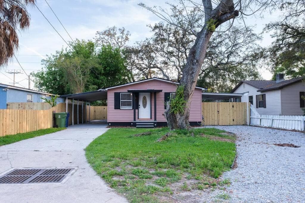 House near Tampa Zoo and Busch Garden and Downtown — 9