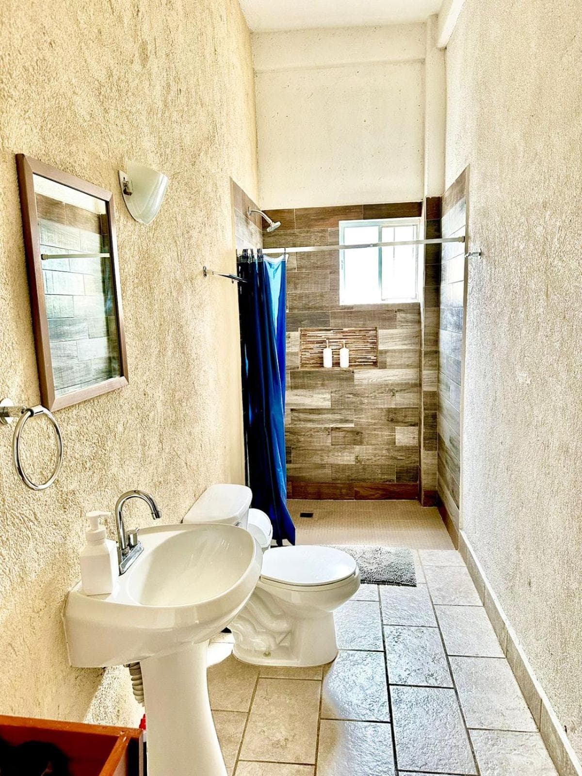 Zentrale Wohnung, 2 Schlafzimmer, 4 Doppelbetten, 1 Vollbad, 1 Parkplatz — 6