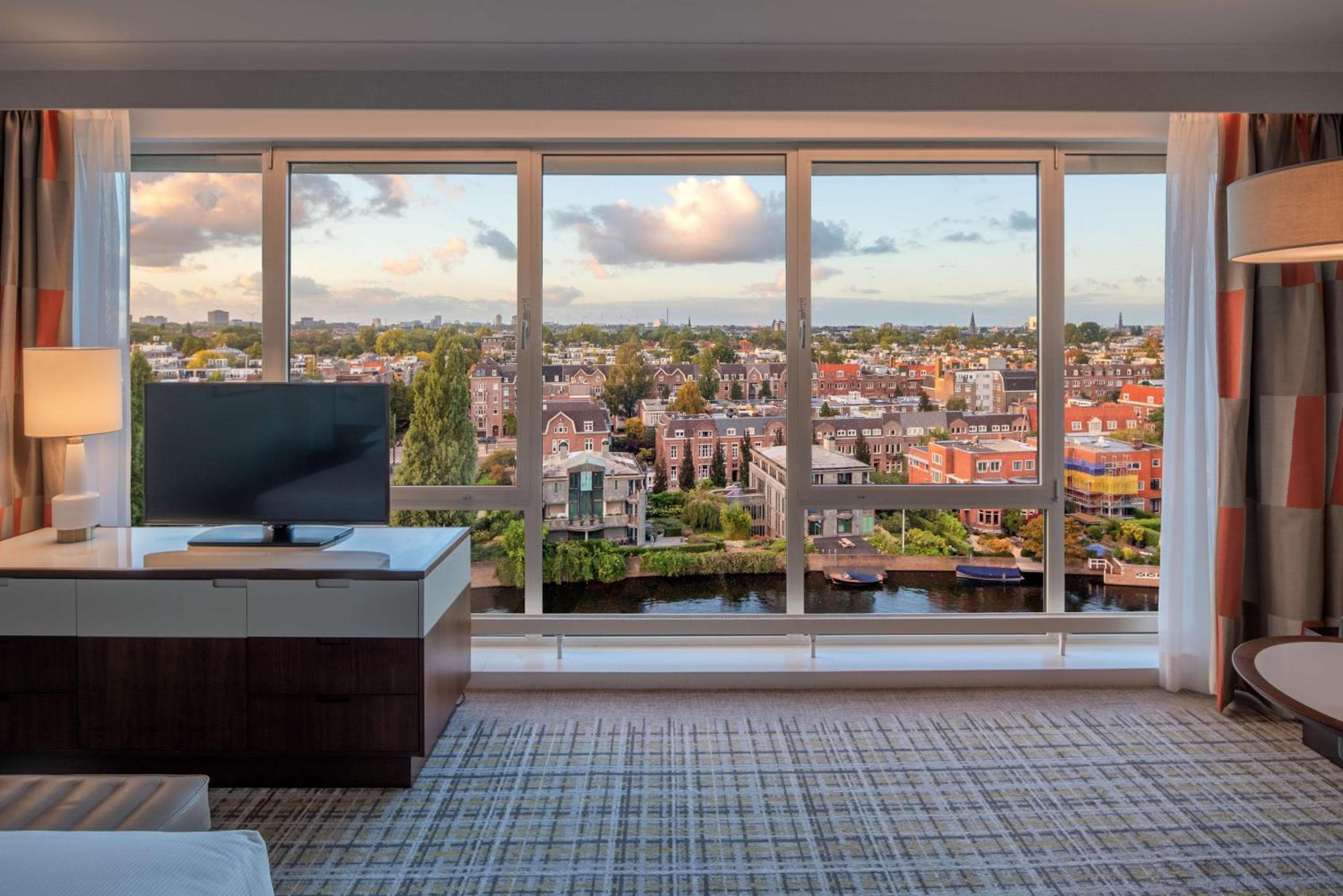 Hilton Amsterdam — 18