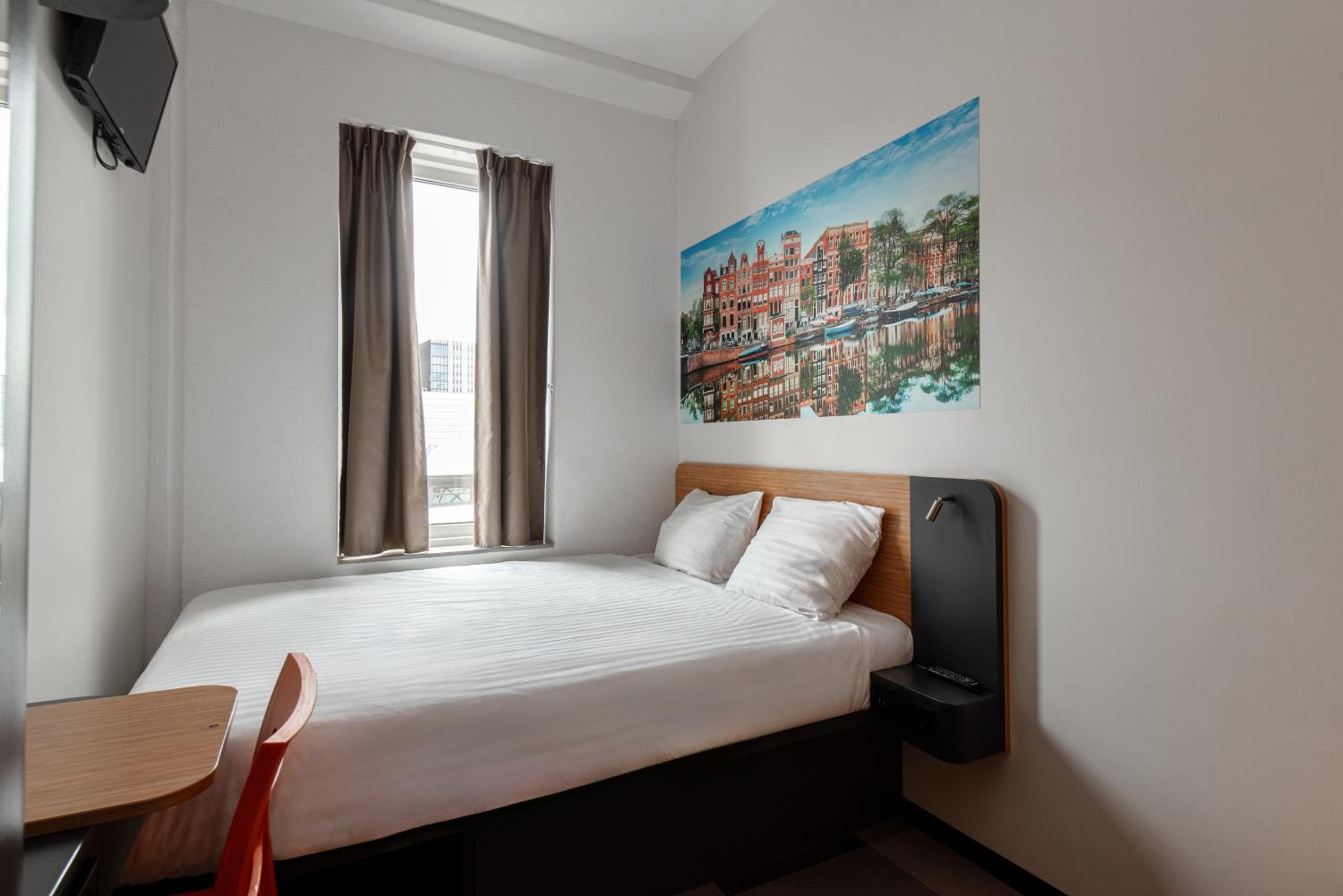 easyHotel Amsterdam Arena Boulevard — 5