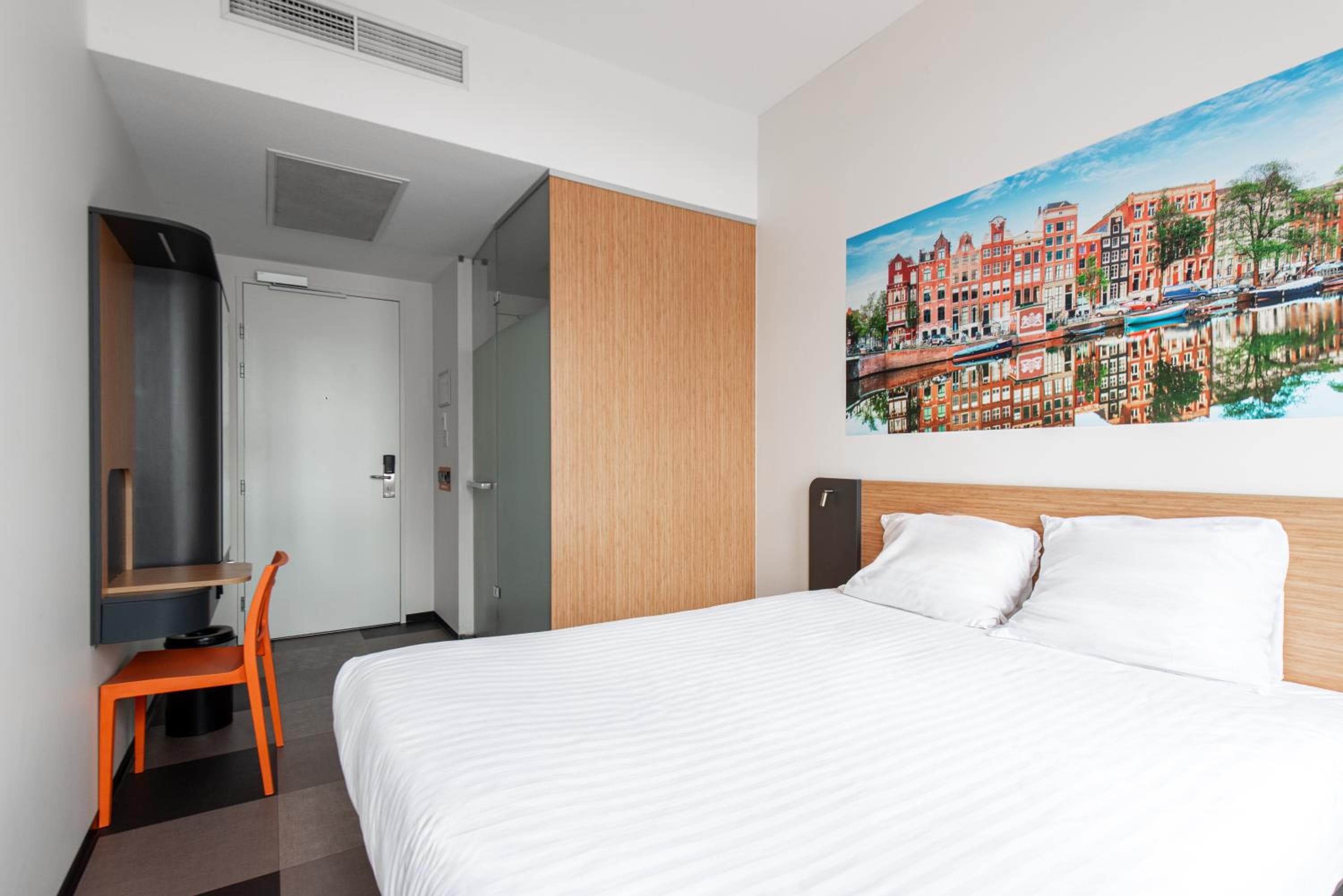 easyHotel Amsterdam Arena Boulevard — 4