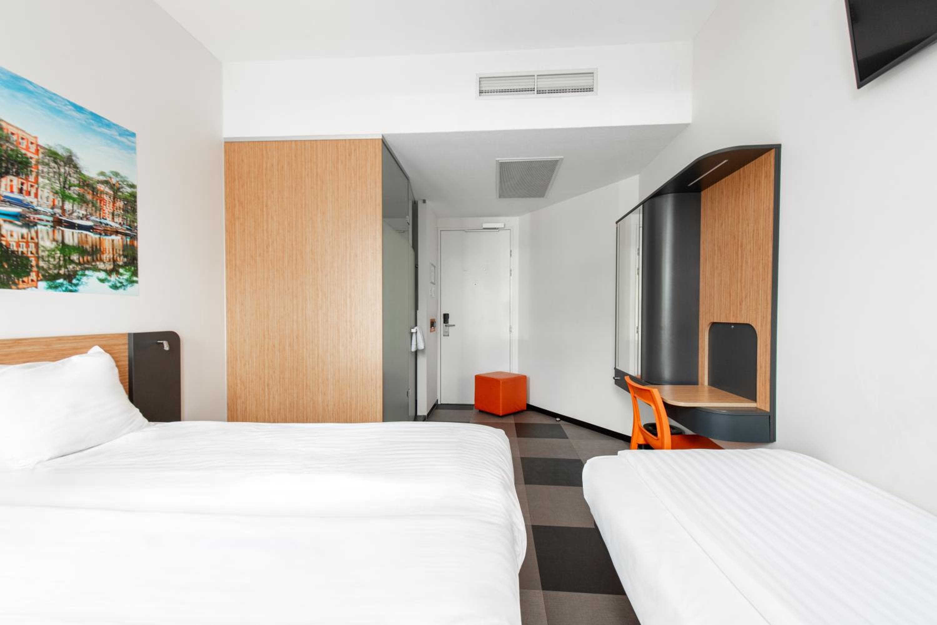 easyHotel Amsterdam Arena Boulevard — 11