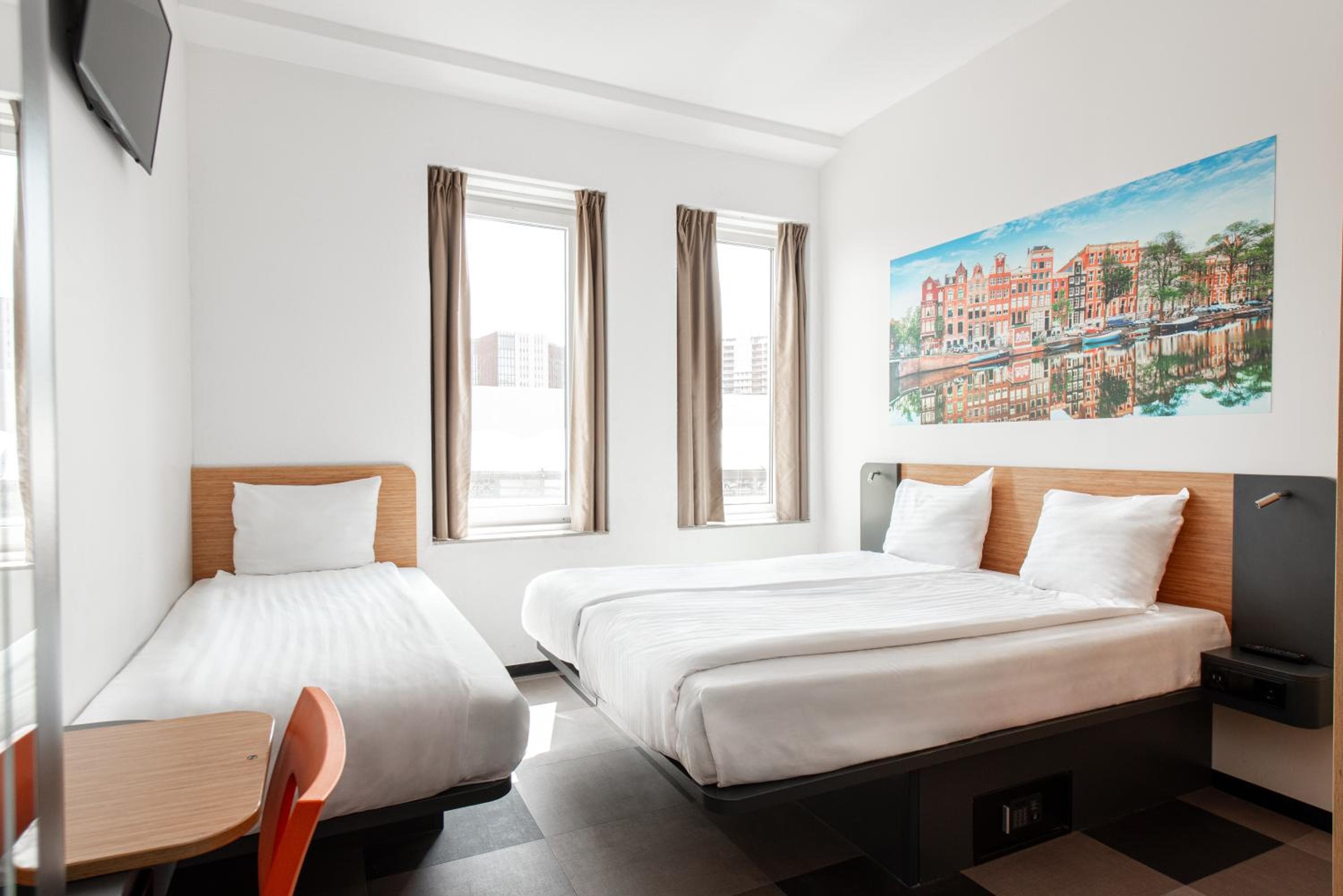easyHotel Amsterdam Arena Boulevard — 3