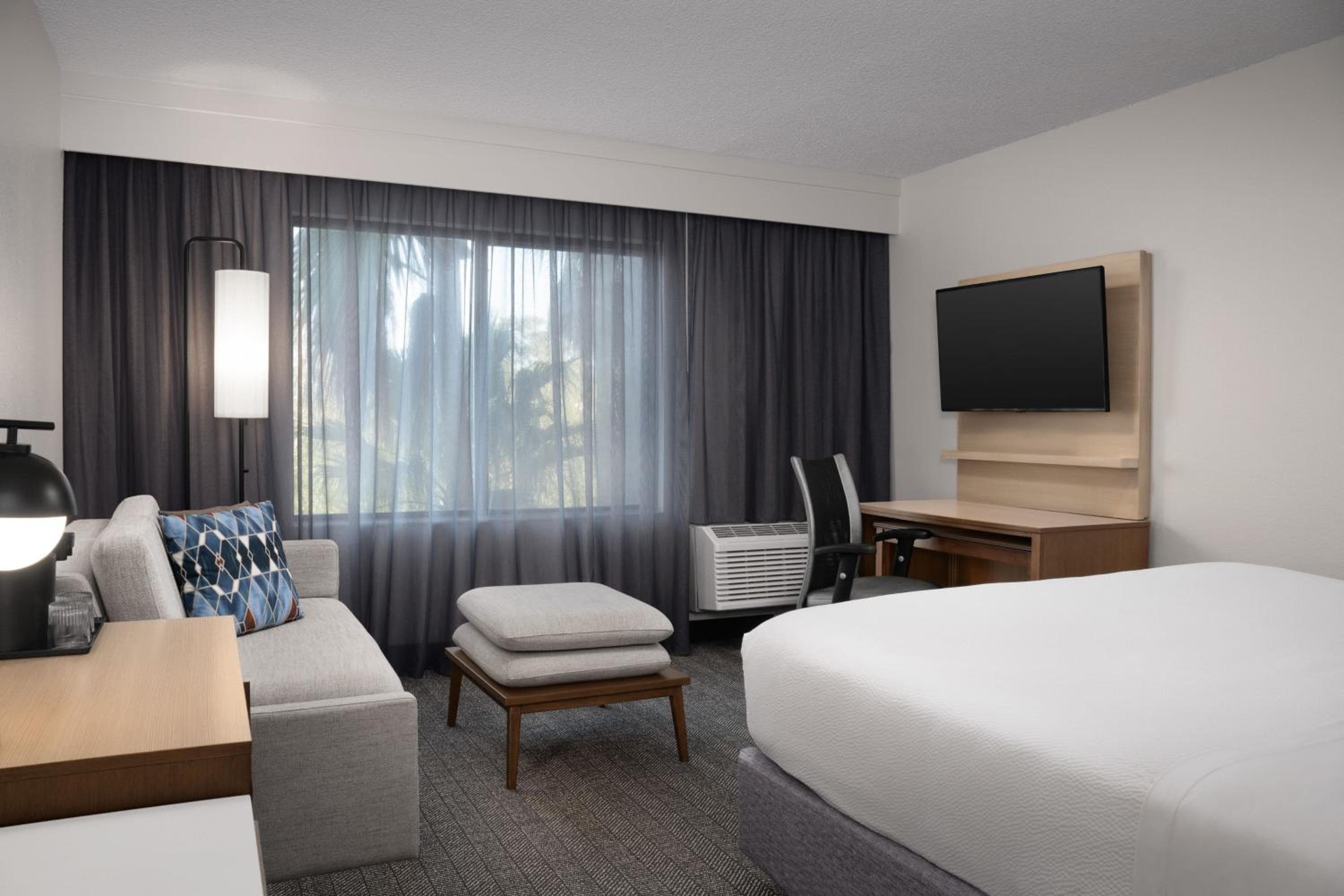 Courtyard by Marriott Orlando East/UCF Area — 12