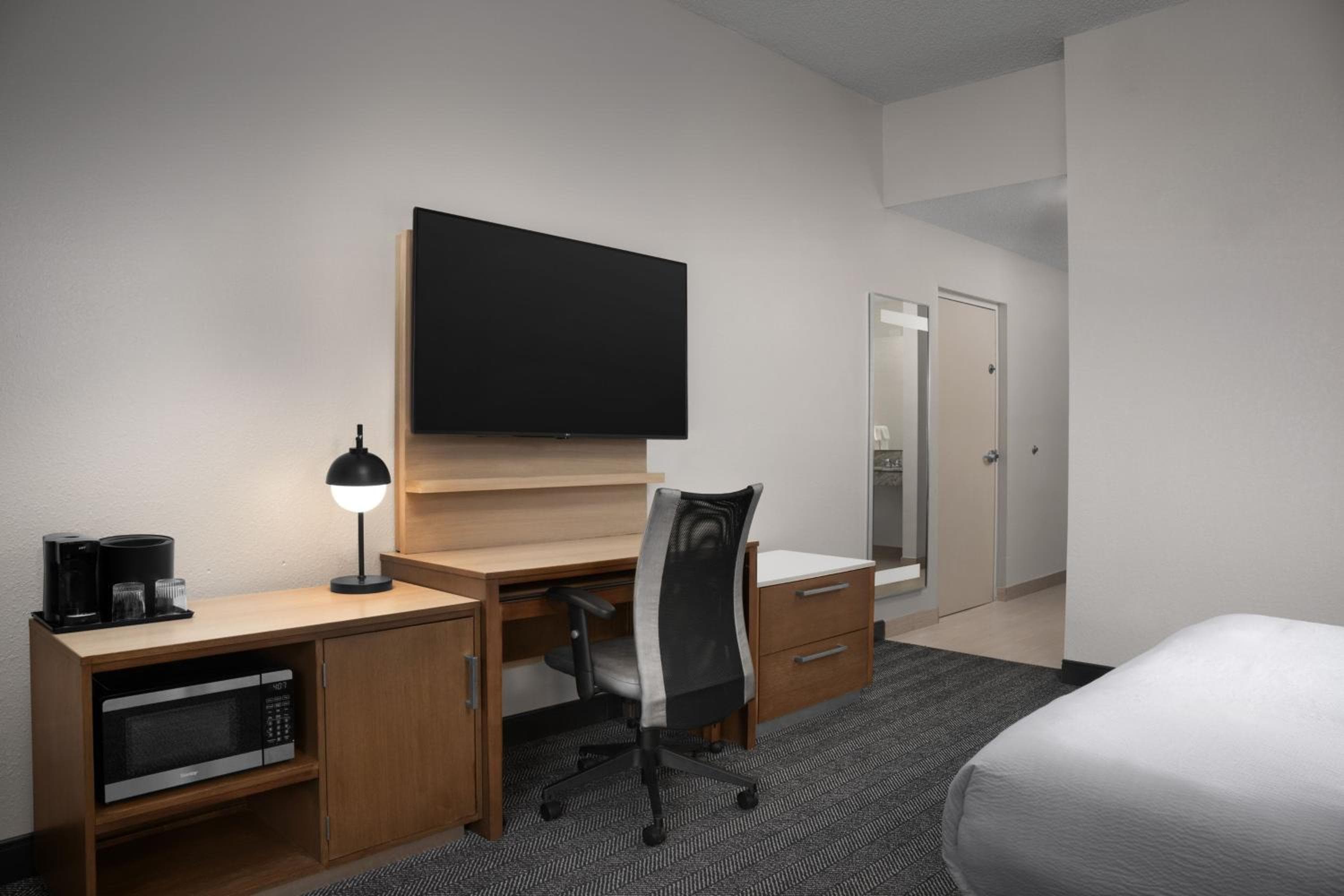 Courtyard by Marriott Orlando East/UCF Area — 13