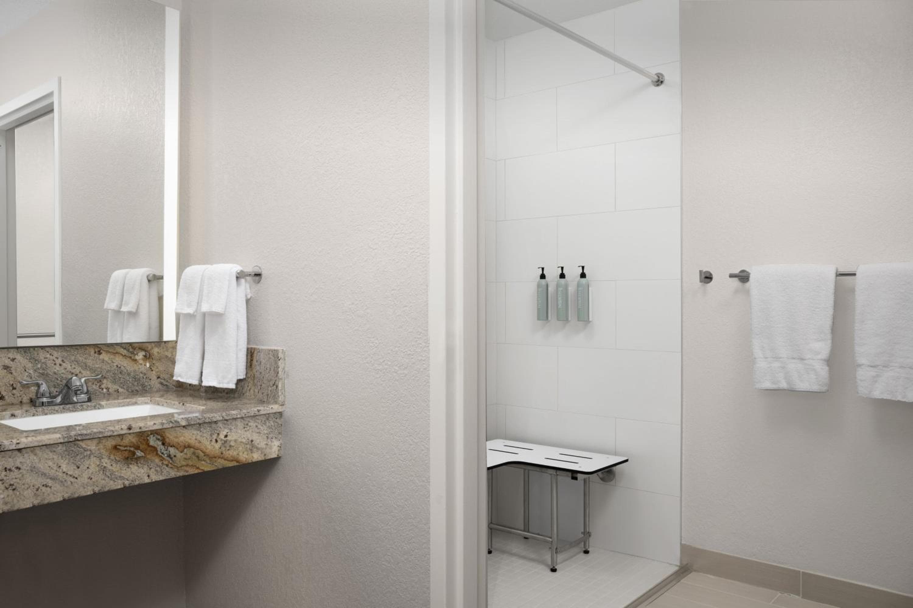 Courtyard by Marriott Orlando East/UCF Area — 17