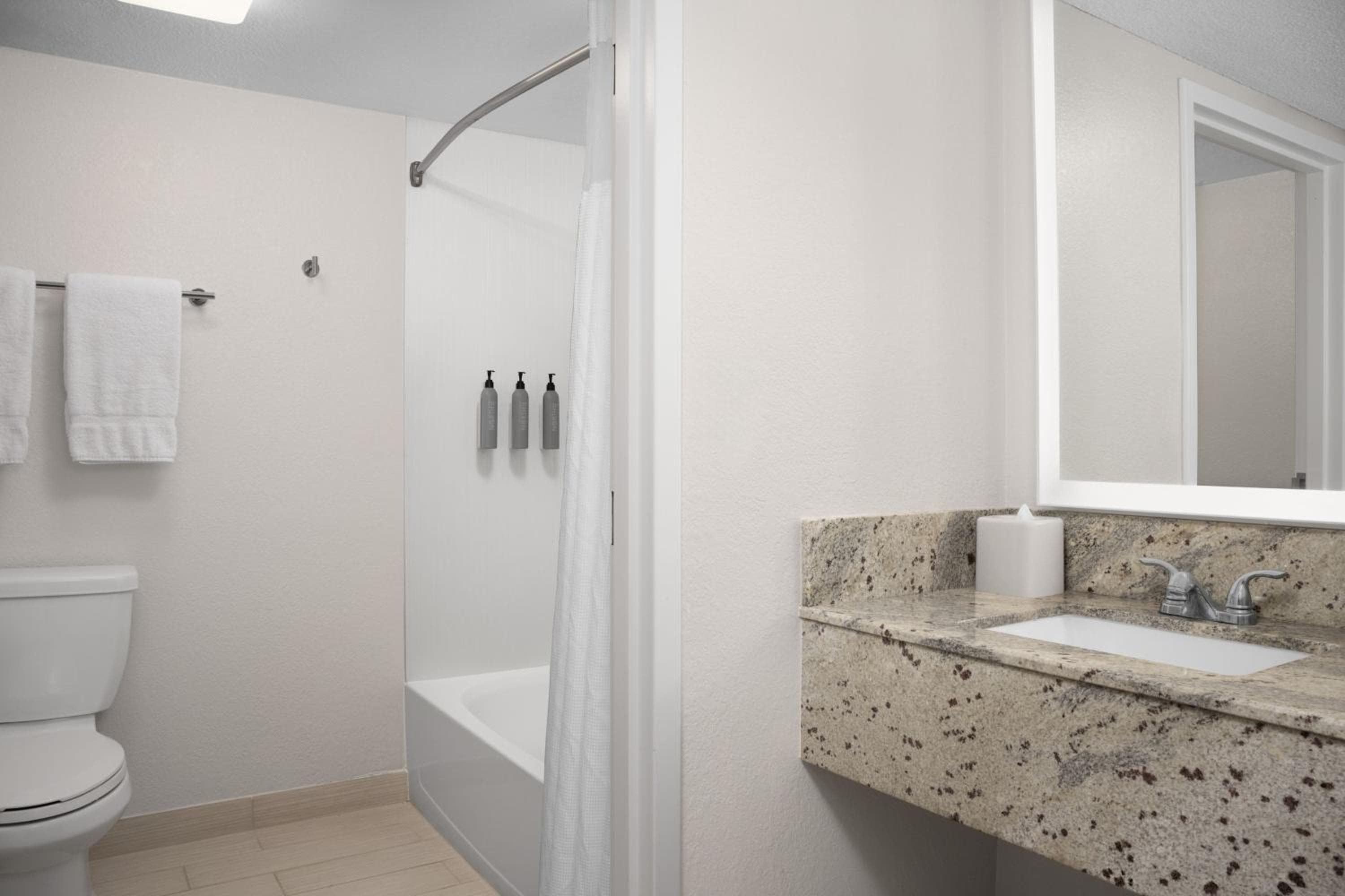 Courtyard by Marriott Orlando East/UCF Area — 16