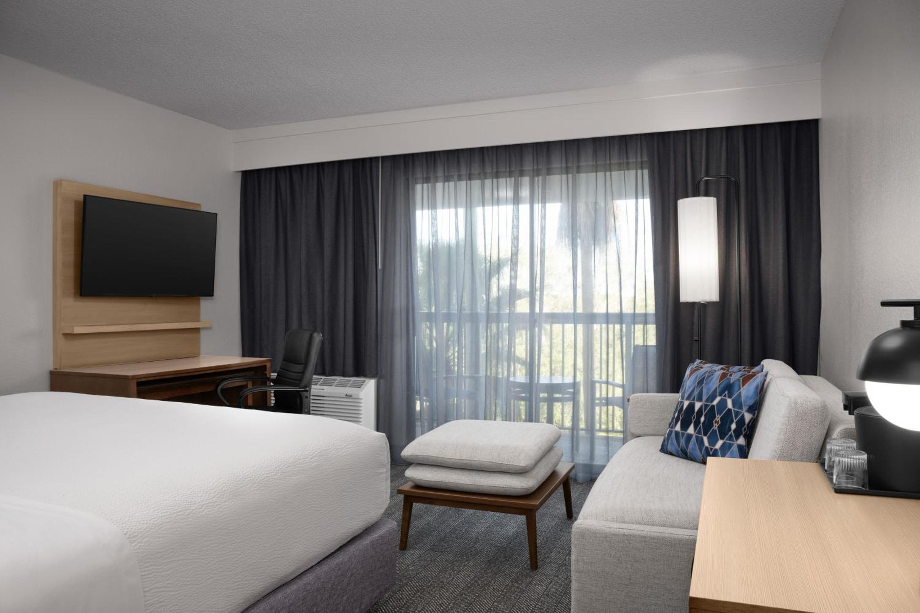 Courtyard by Marriott Orlando East/UCF Area — 14