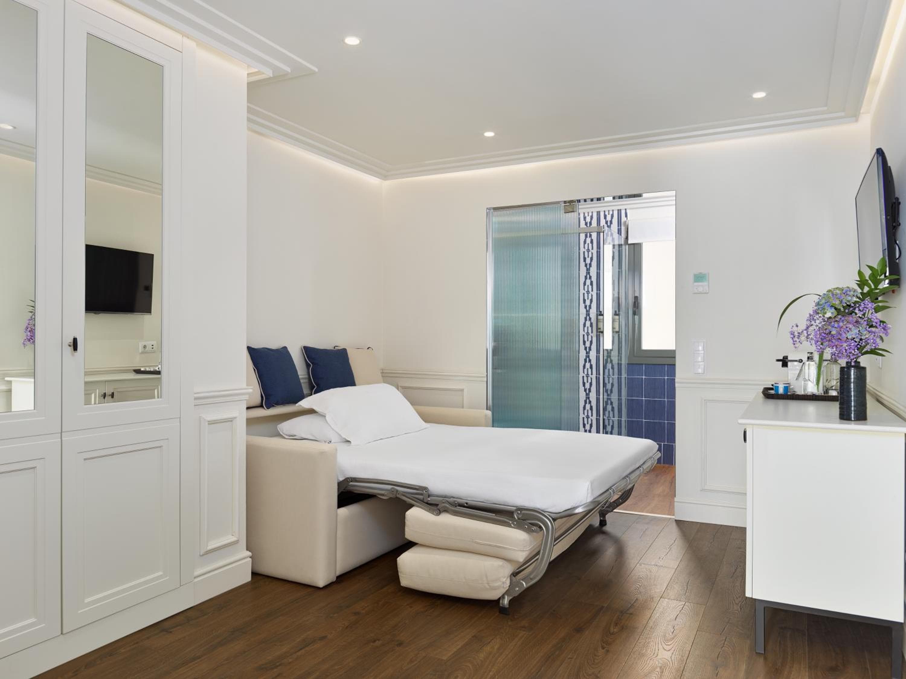 H10 Universitat — 21