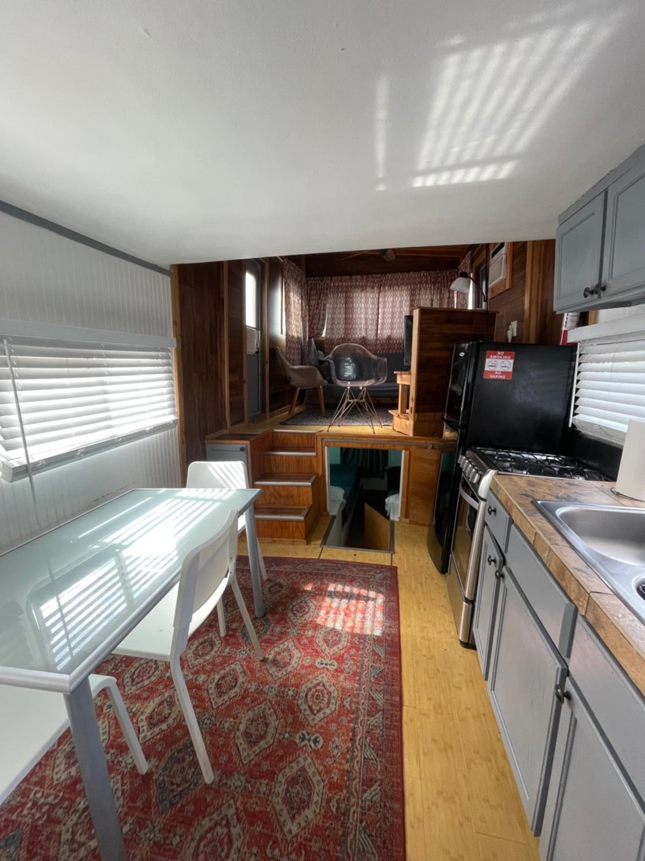 Updated houseboat on the river! — 3