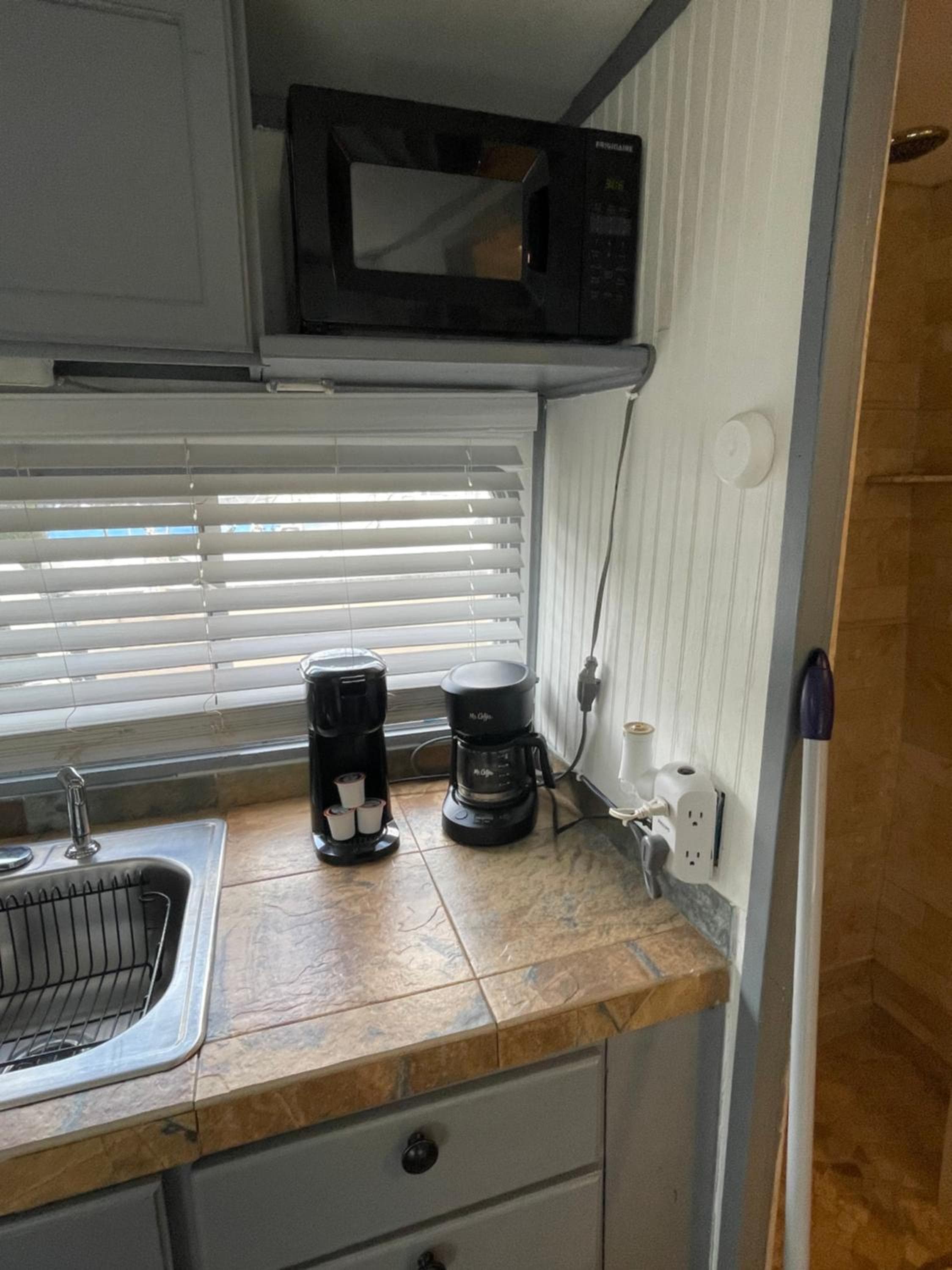 Updated houseboat on the river! — 18